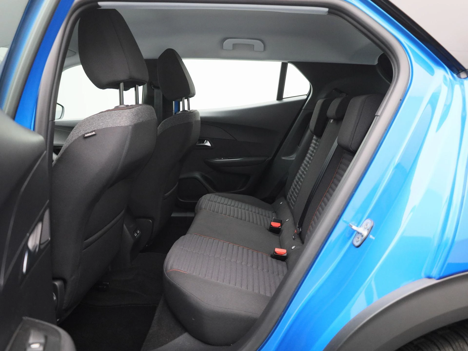 Peugeot-e-2008-image-11