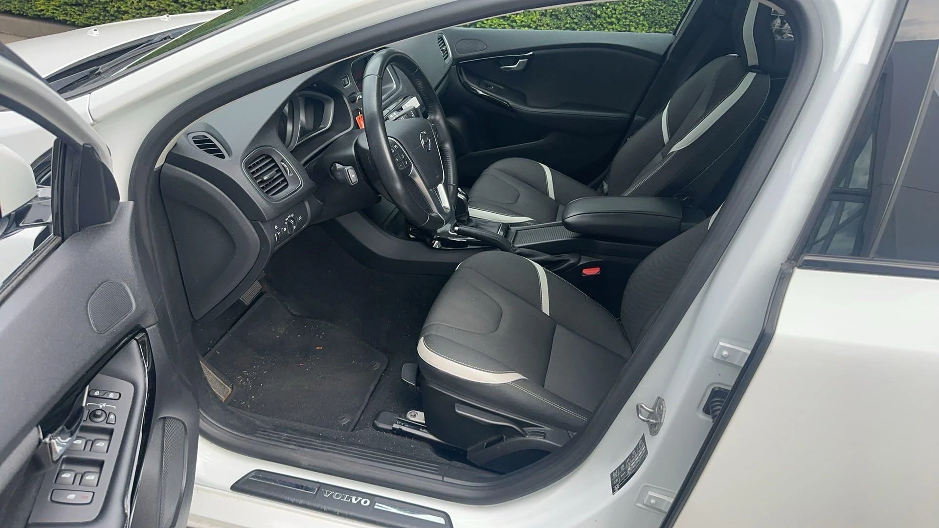 Volvo-V40-image-1