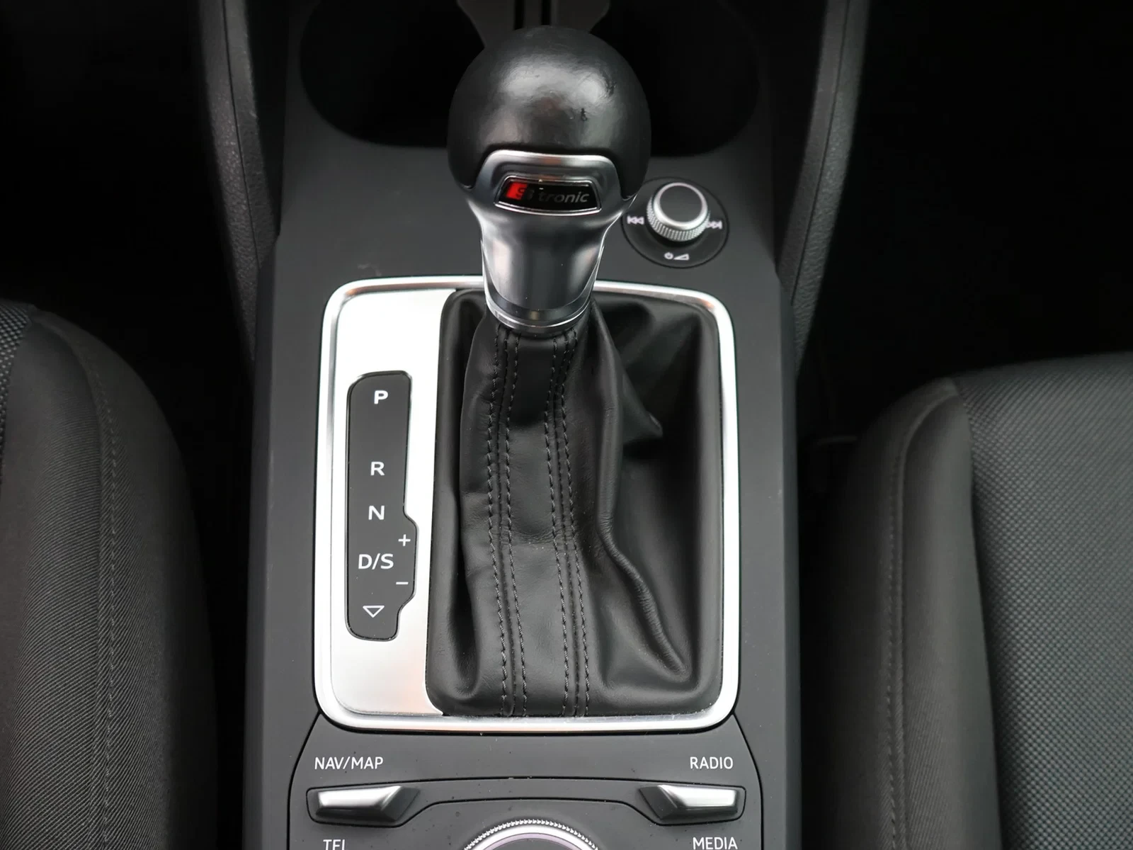 Audi Q2 Audi Q2 1.0TFSI *AUTOMAAT*NAVI*CRUISE*ZETELVERWARMING*PDC*...*