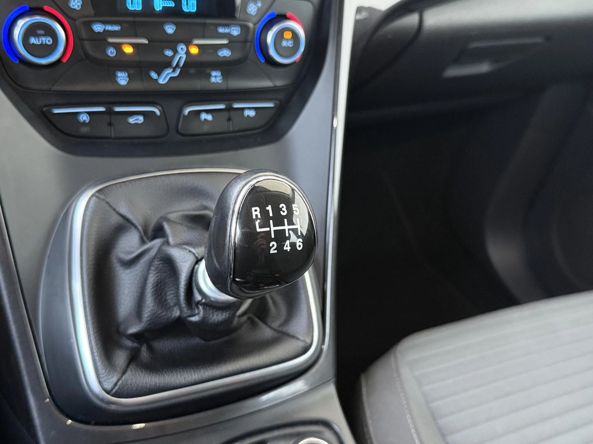 Ford-C-MAX-image-14