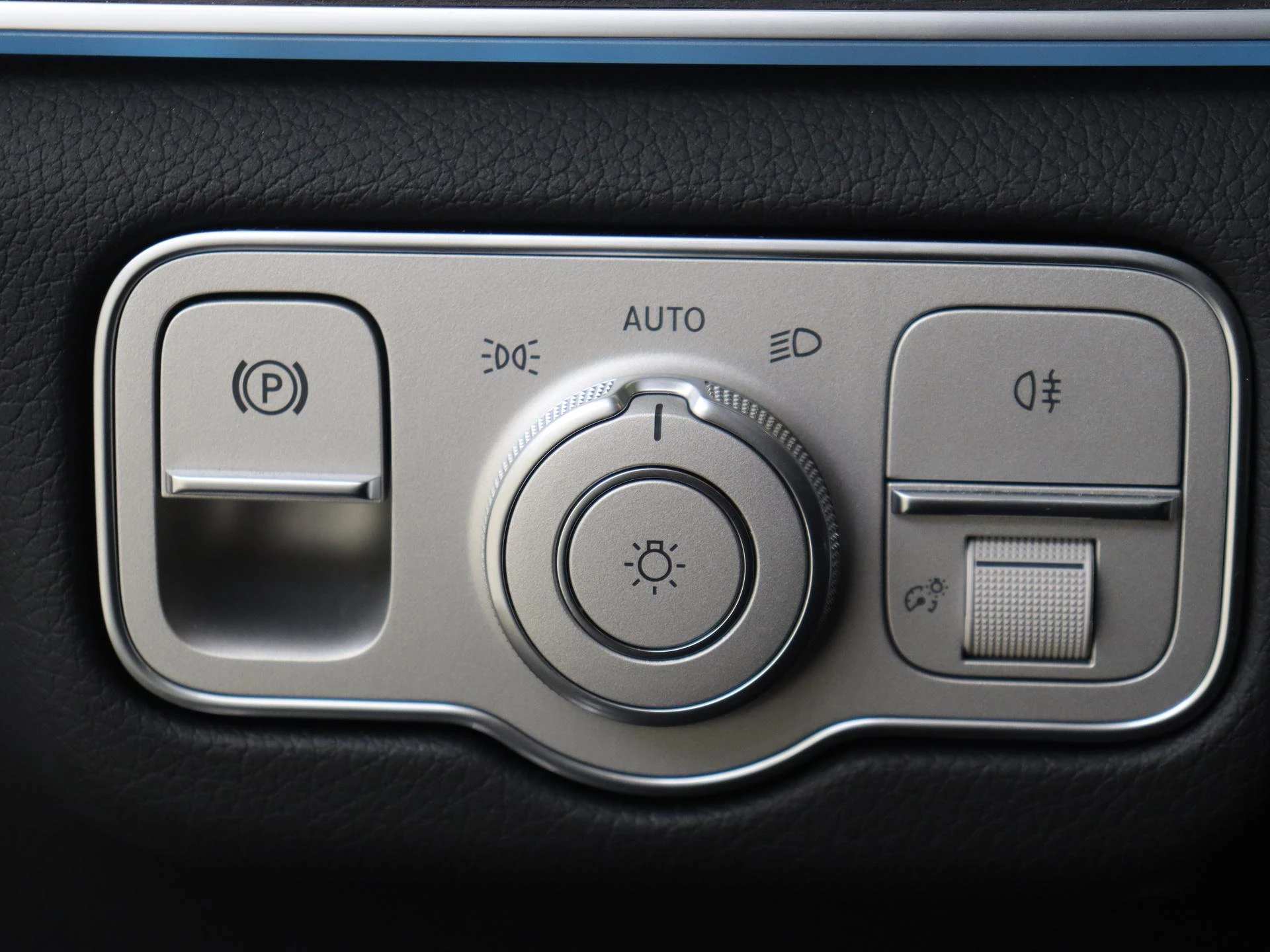Mercedes-Benz-GLE-image-25
