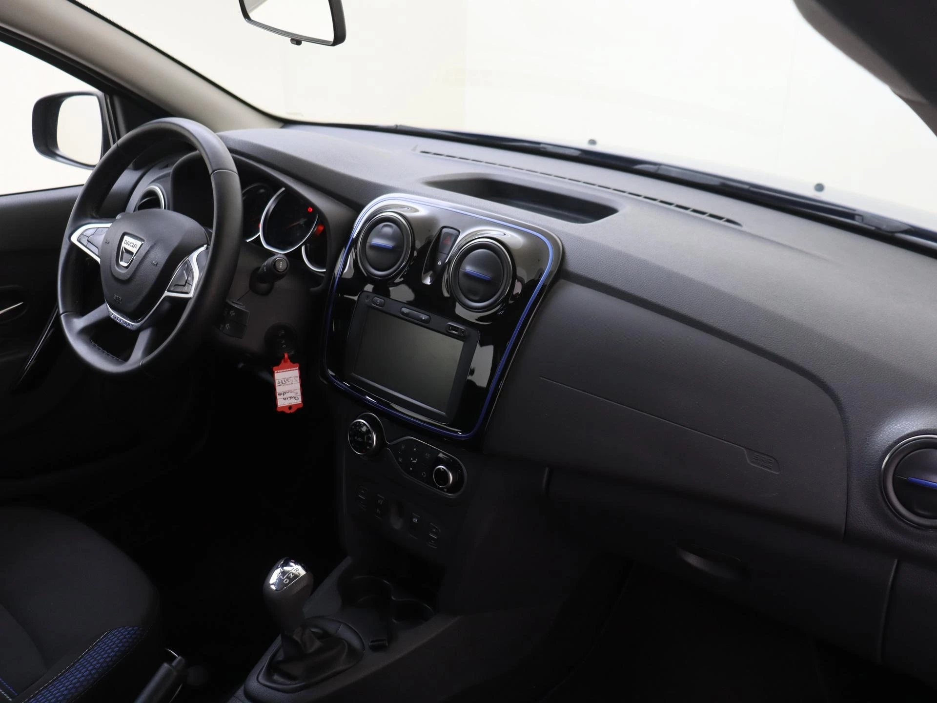 Dacia-Sandero Stepway-image-4