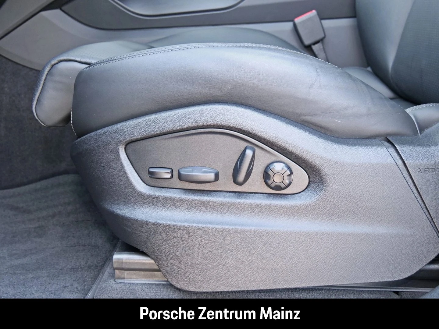 Porsche-Cayenne-image-30