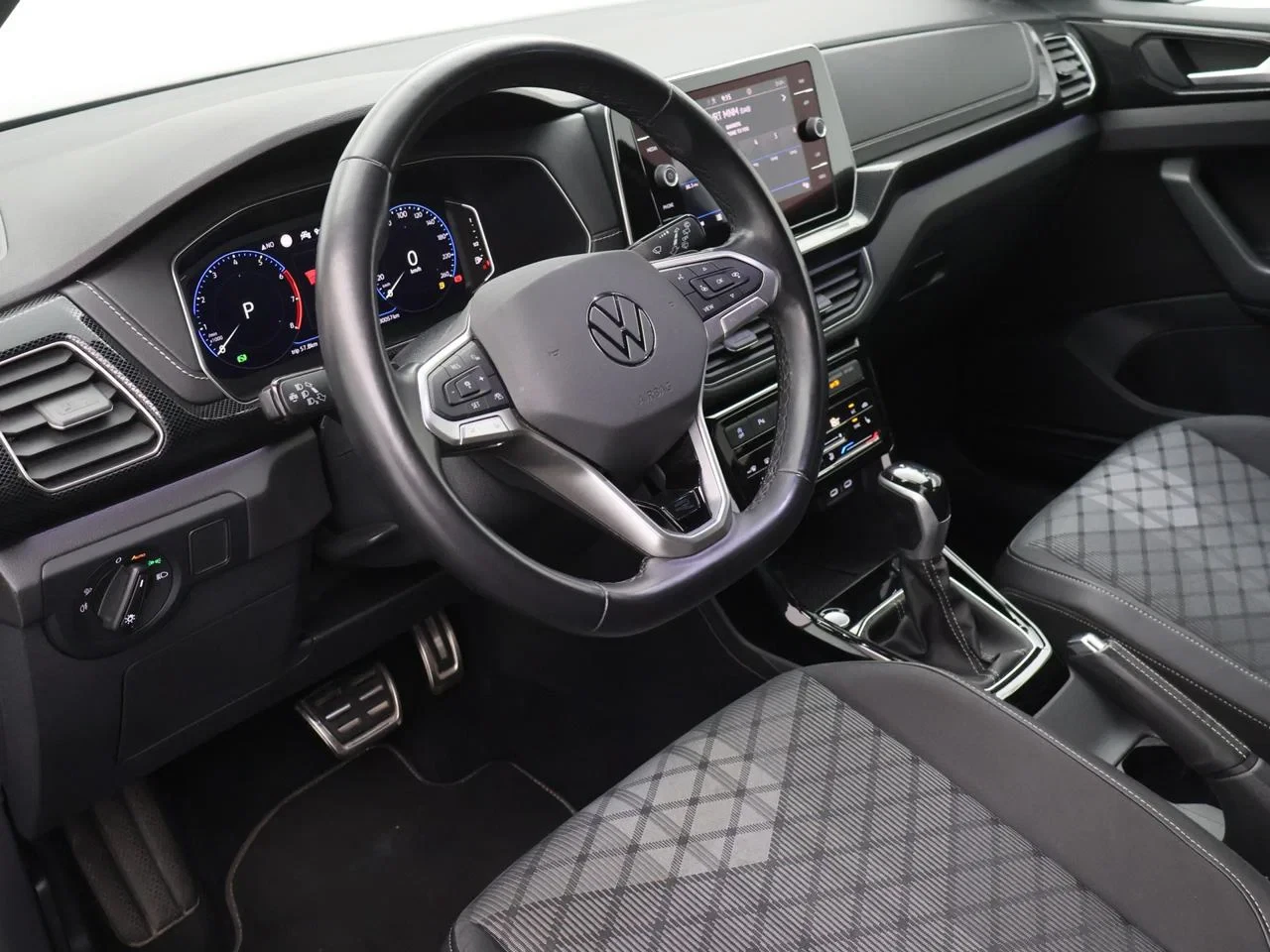 Volkswagen-T-Cross-image-4