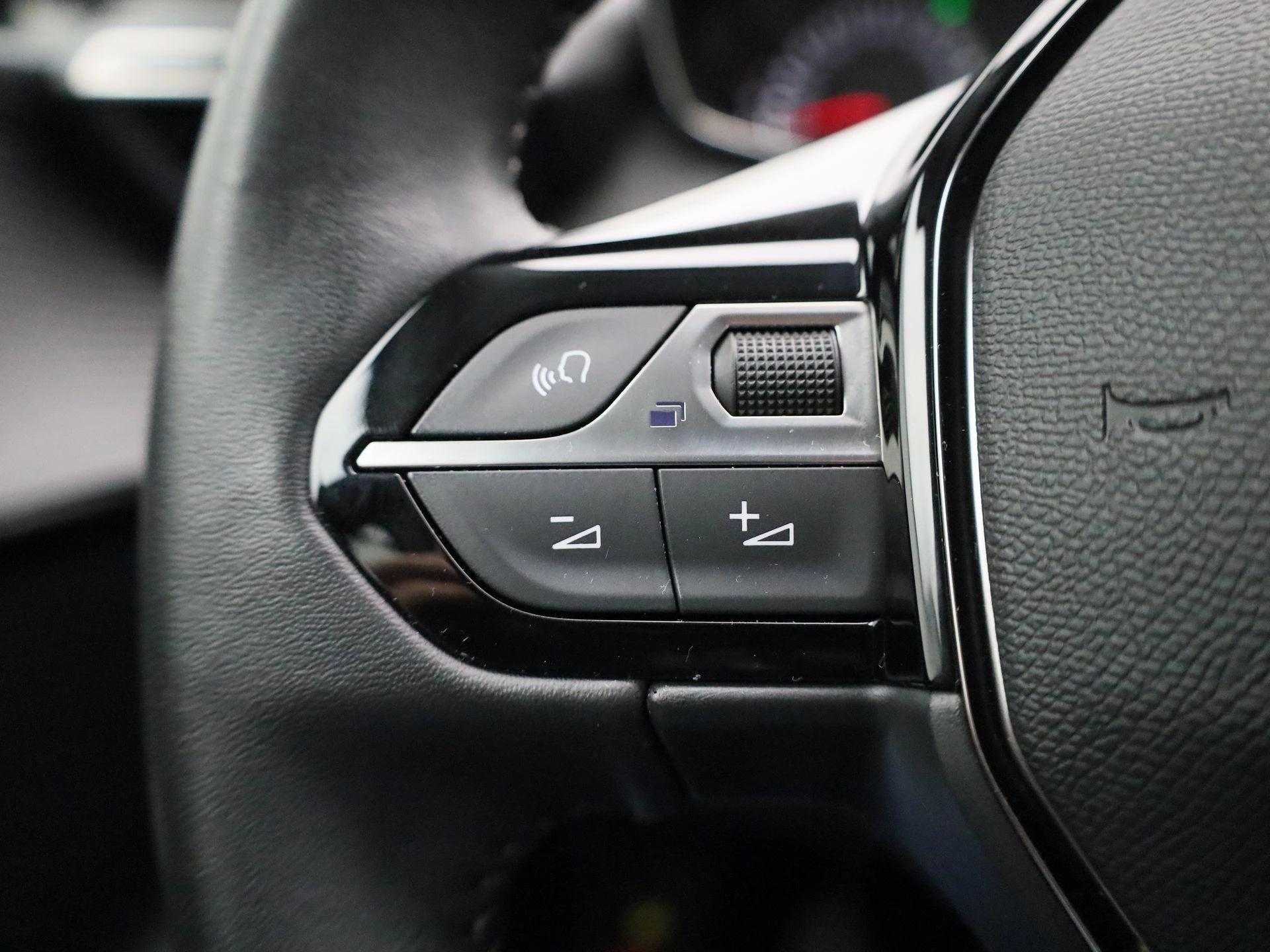 Peugeot-208-image-16