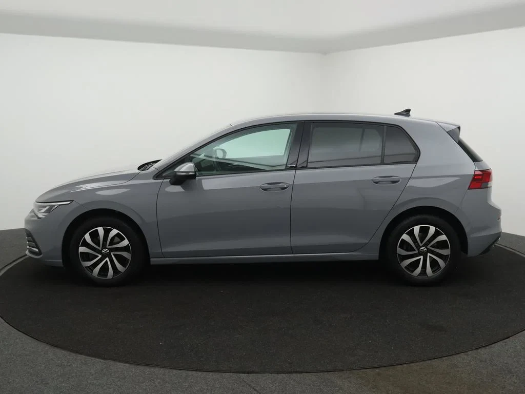 Volkswagen-Golf-image-27