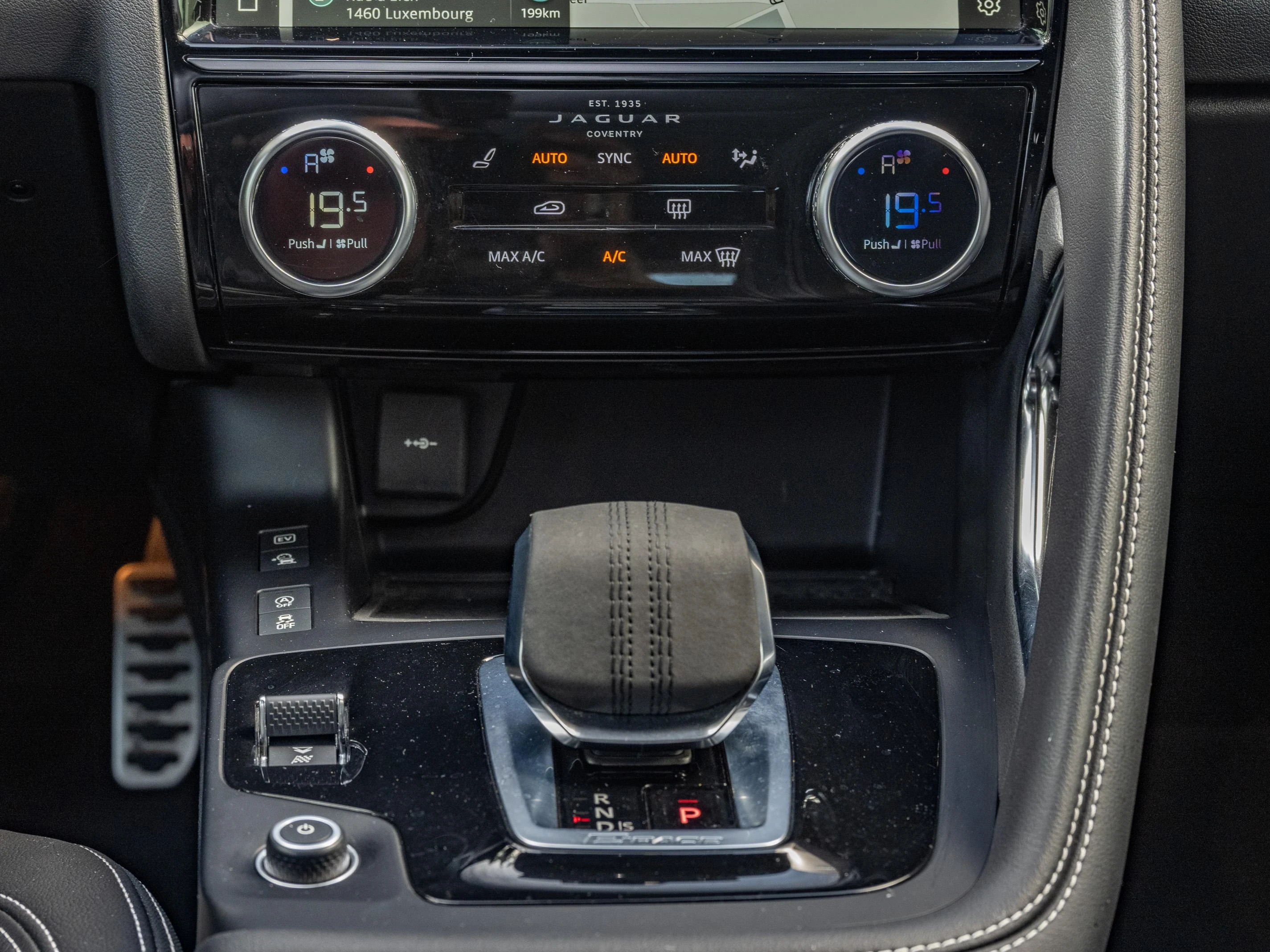 Jaguar E-PACE P300e R-Dynamic S