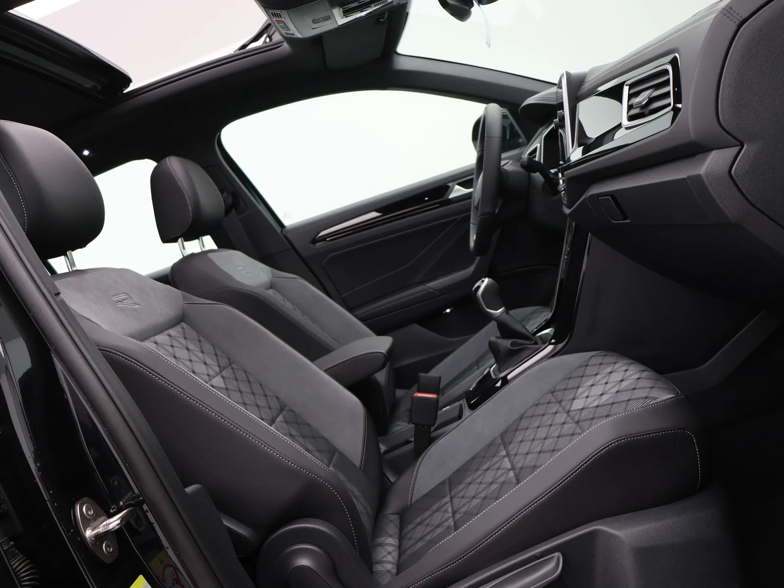 Volkswagen-T-Roc-image-9