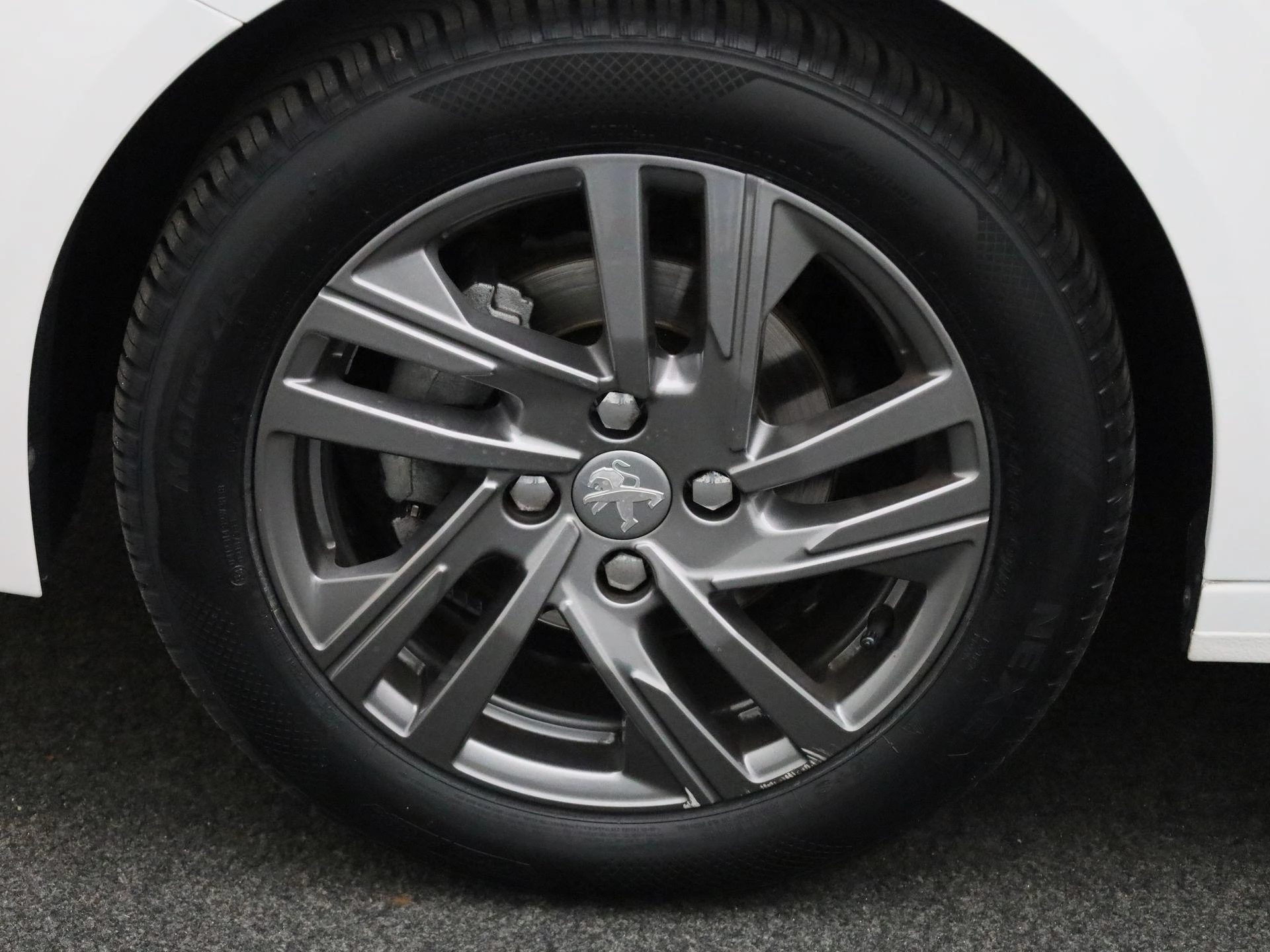 Peugeot-208-image-11