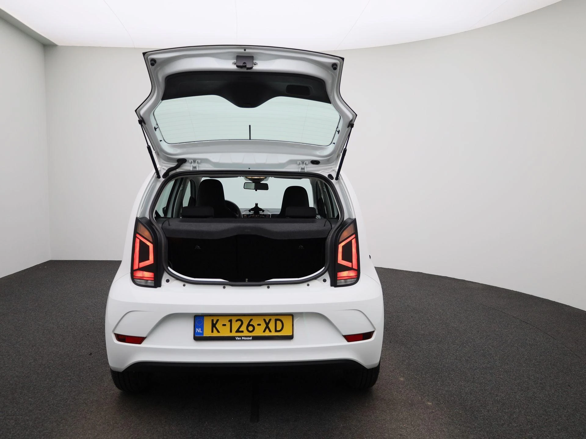 Volkswagen-up!-image-10