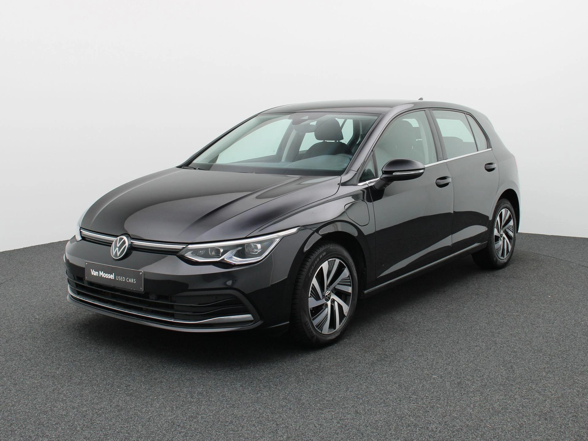 Volkswagen-Golf-image-0