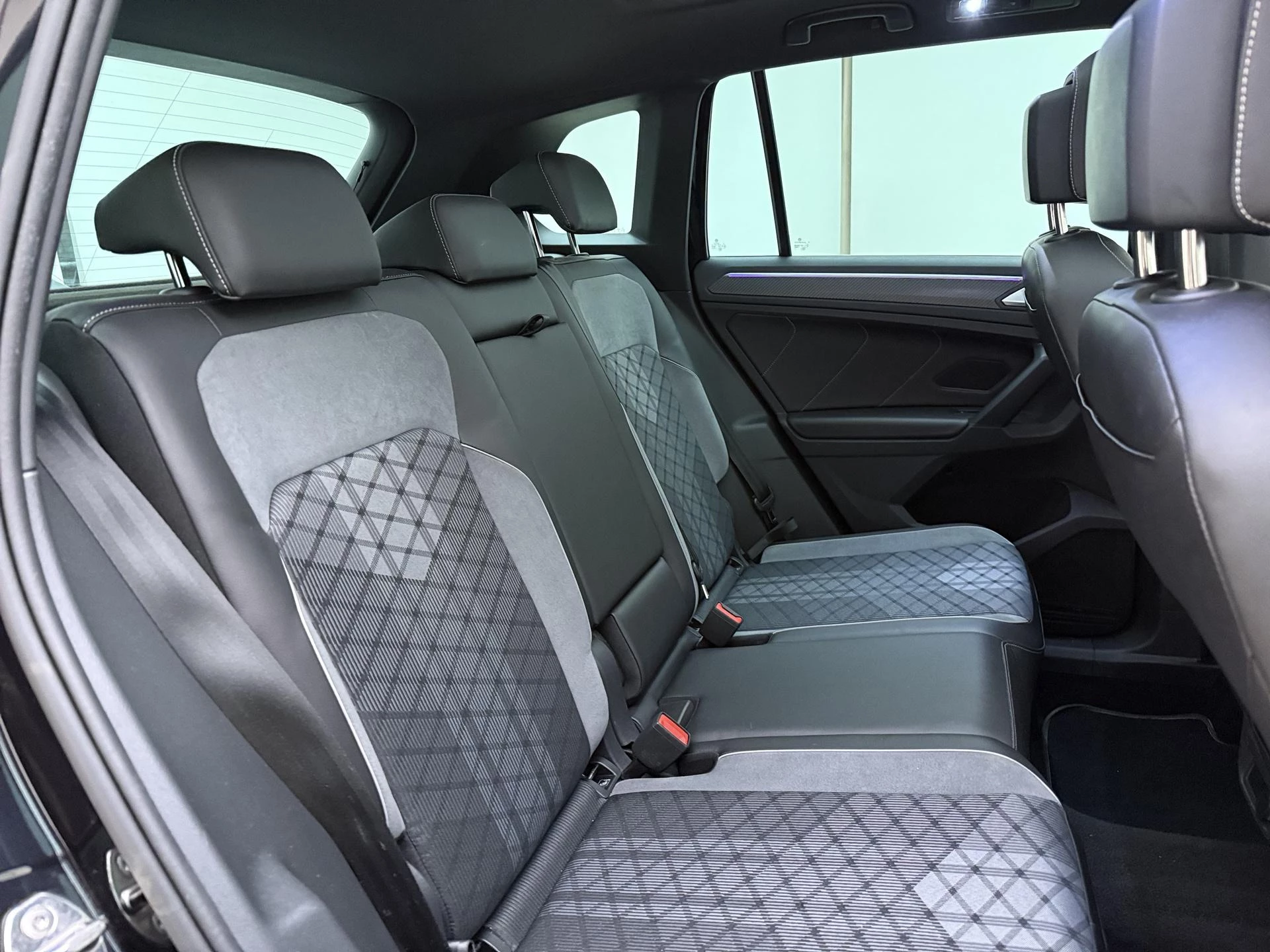 Volkswagen-Tiguan-image-11