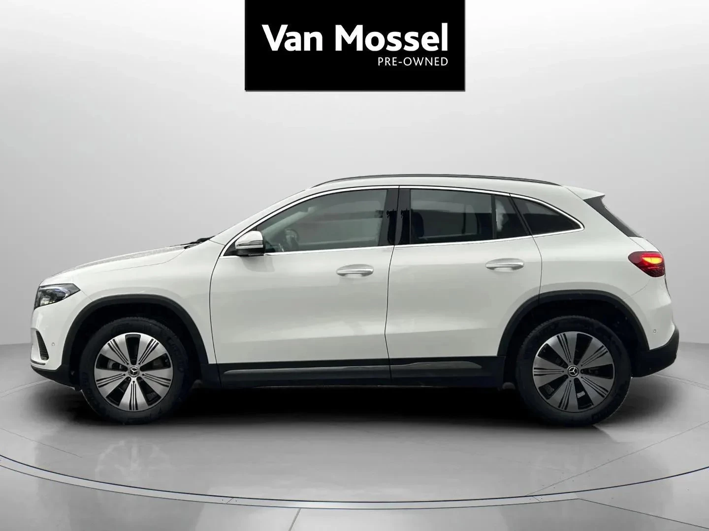 Mercedes-Benz-EQA-image-8