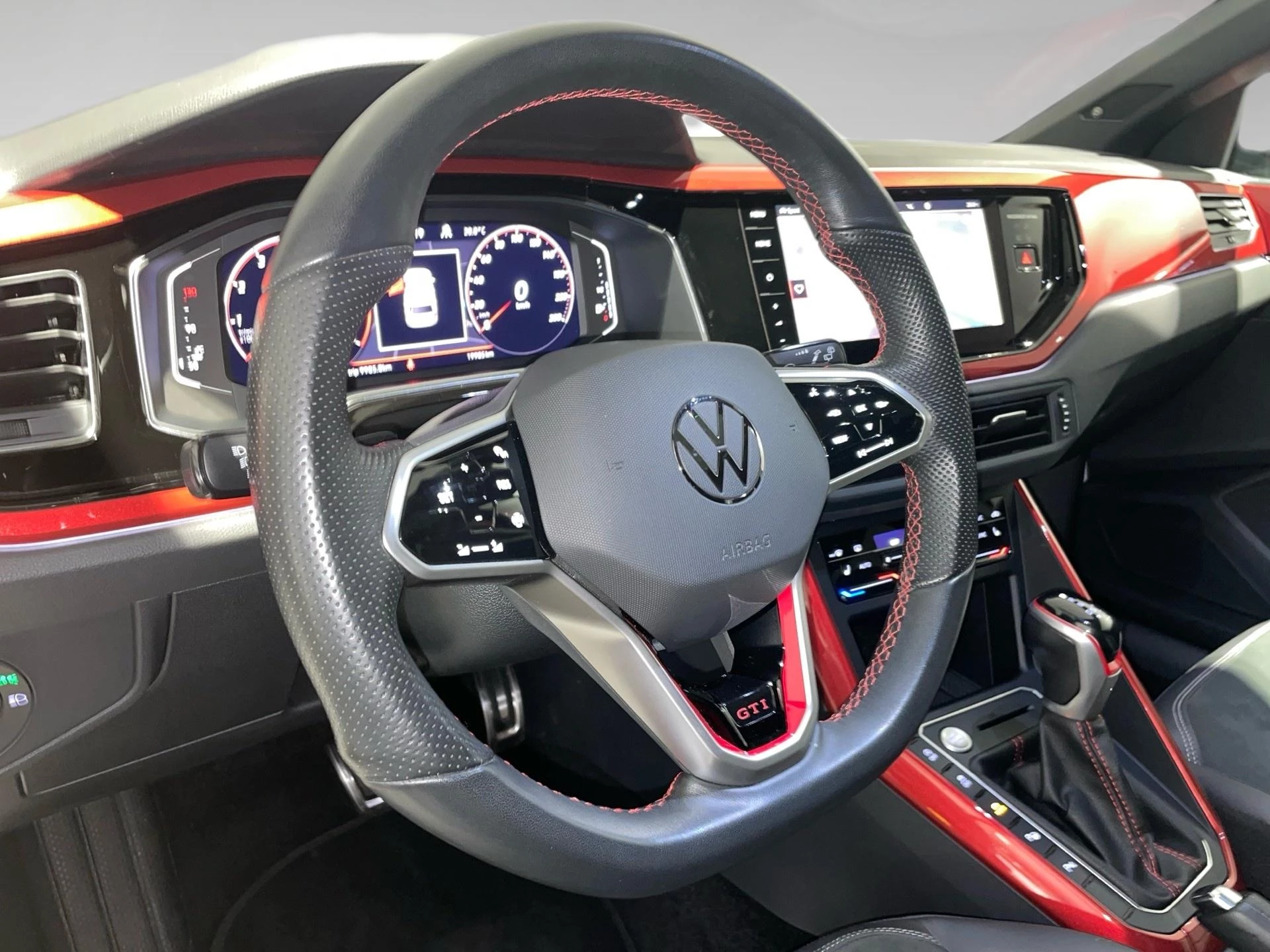 Volkswagen-Polo-image-7