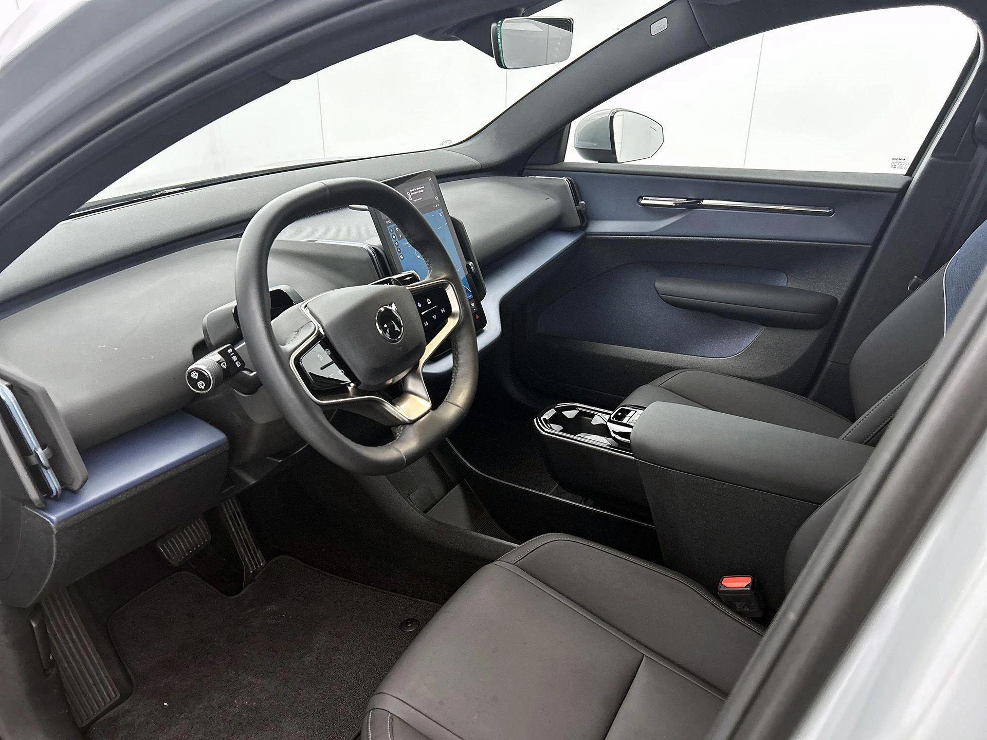 Volvo-EX30-image-21