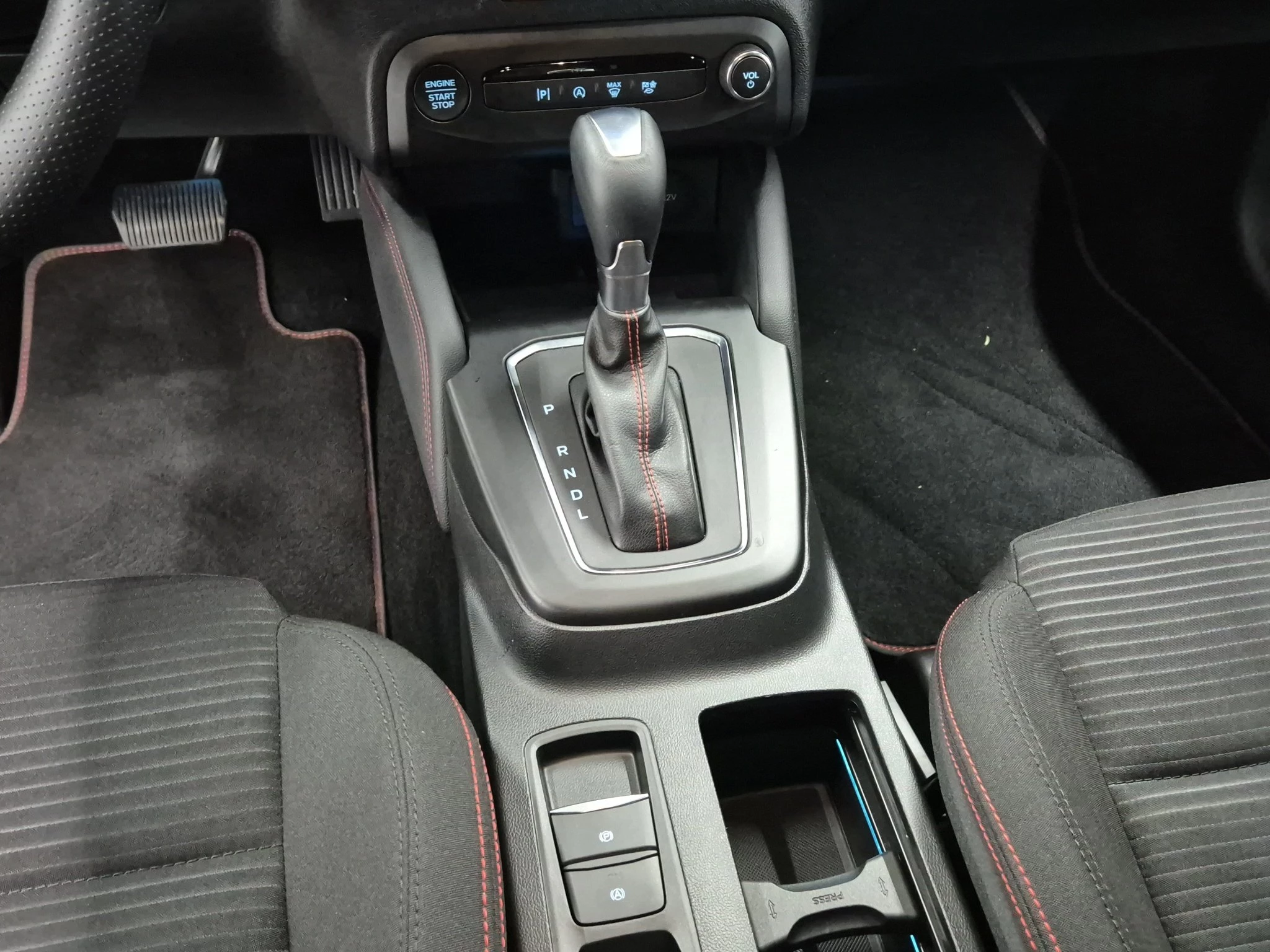 Ford Focus ST-Line X Turnier Aut.*AHK*ACC*HUD*KAM*NAVI*WINTER-PKT.
