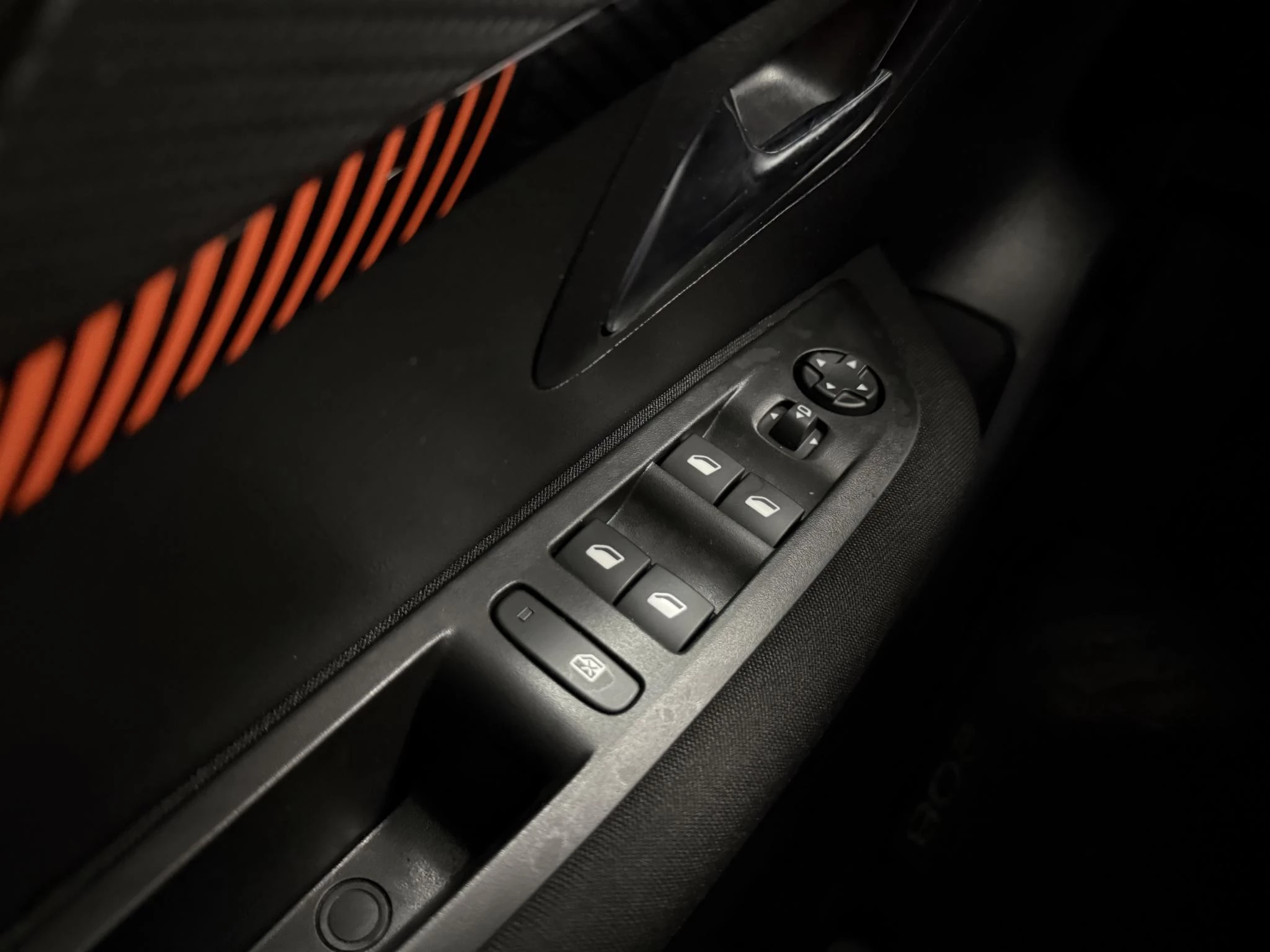 Peugeot-208-image-12