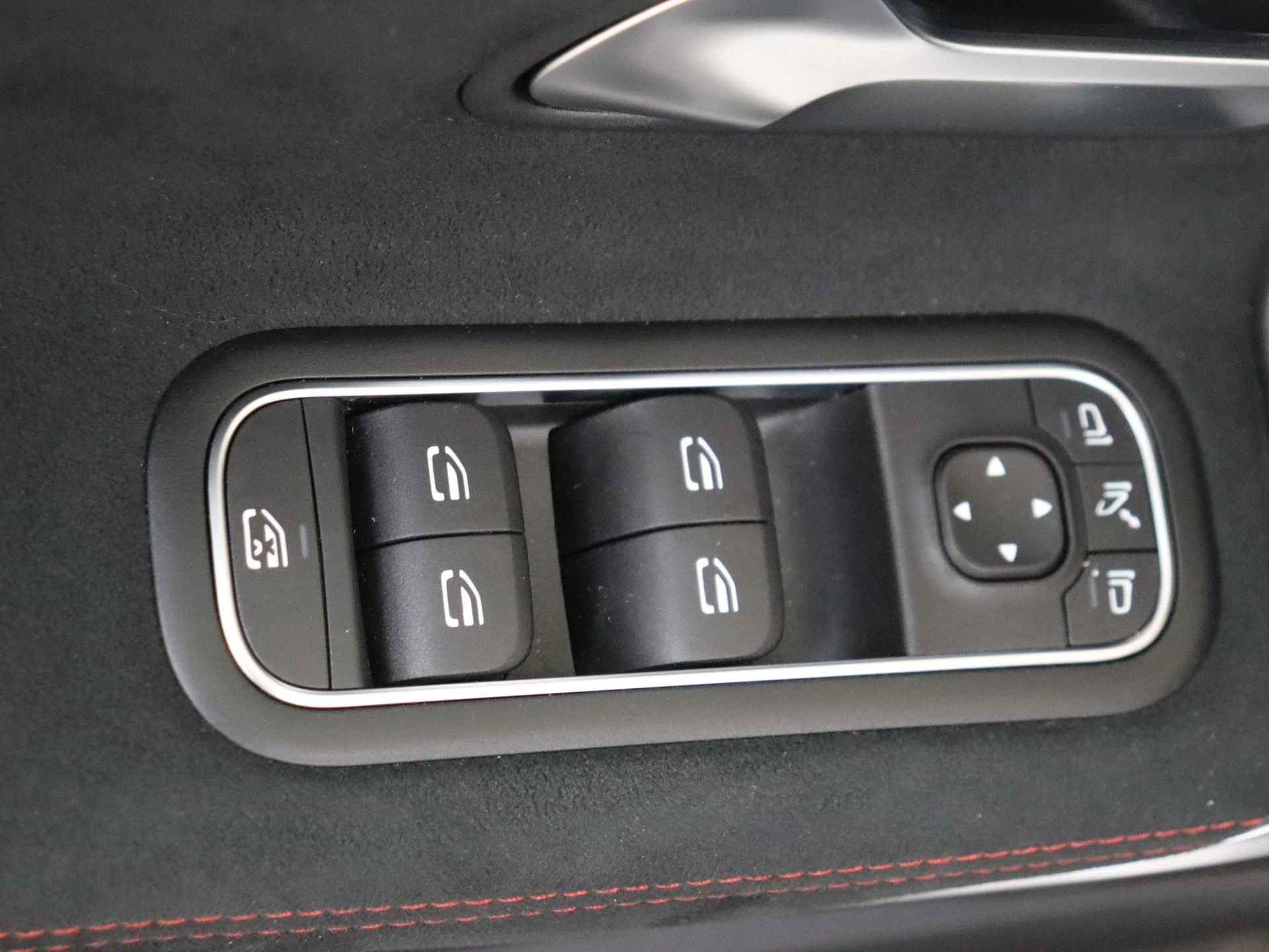 Mercedes-Benz-CLA-image-26