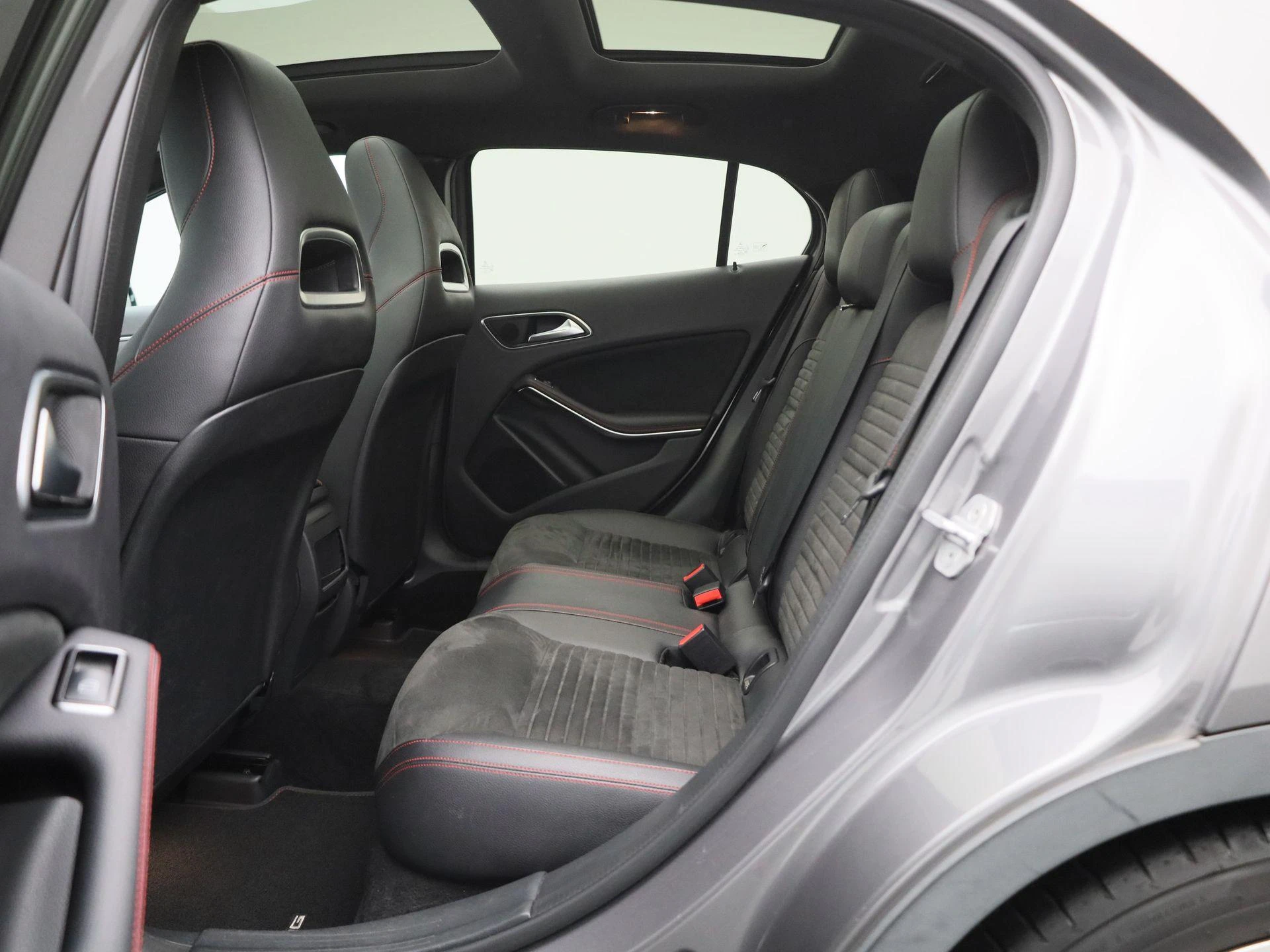 Mercedes-Benz-GLA-image-11