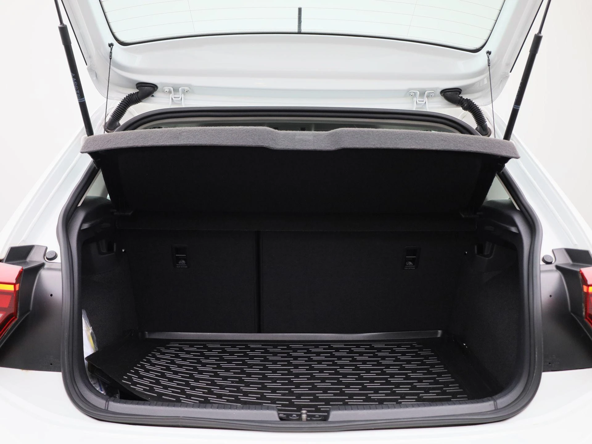 Volkswagen-Polo-image-15