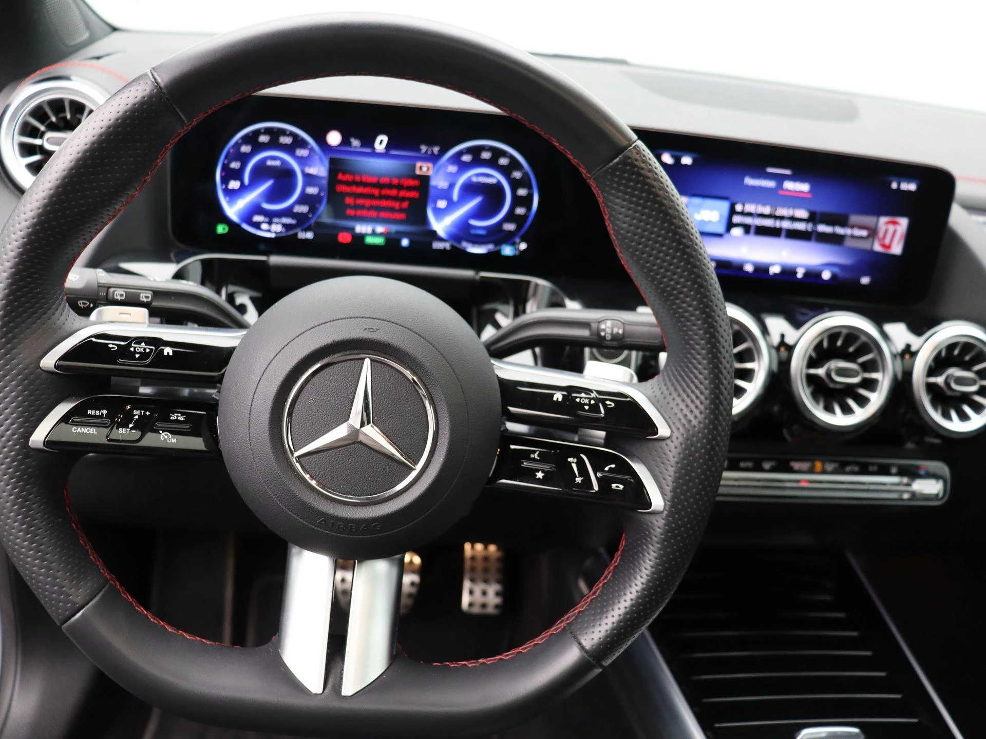 Mercedes-Benz-EQA-image-12