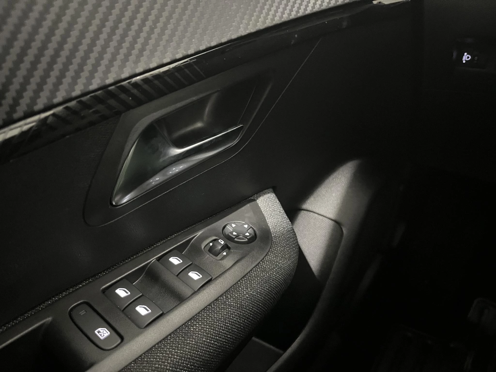 Peugeot-208-image-9