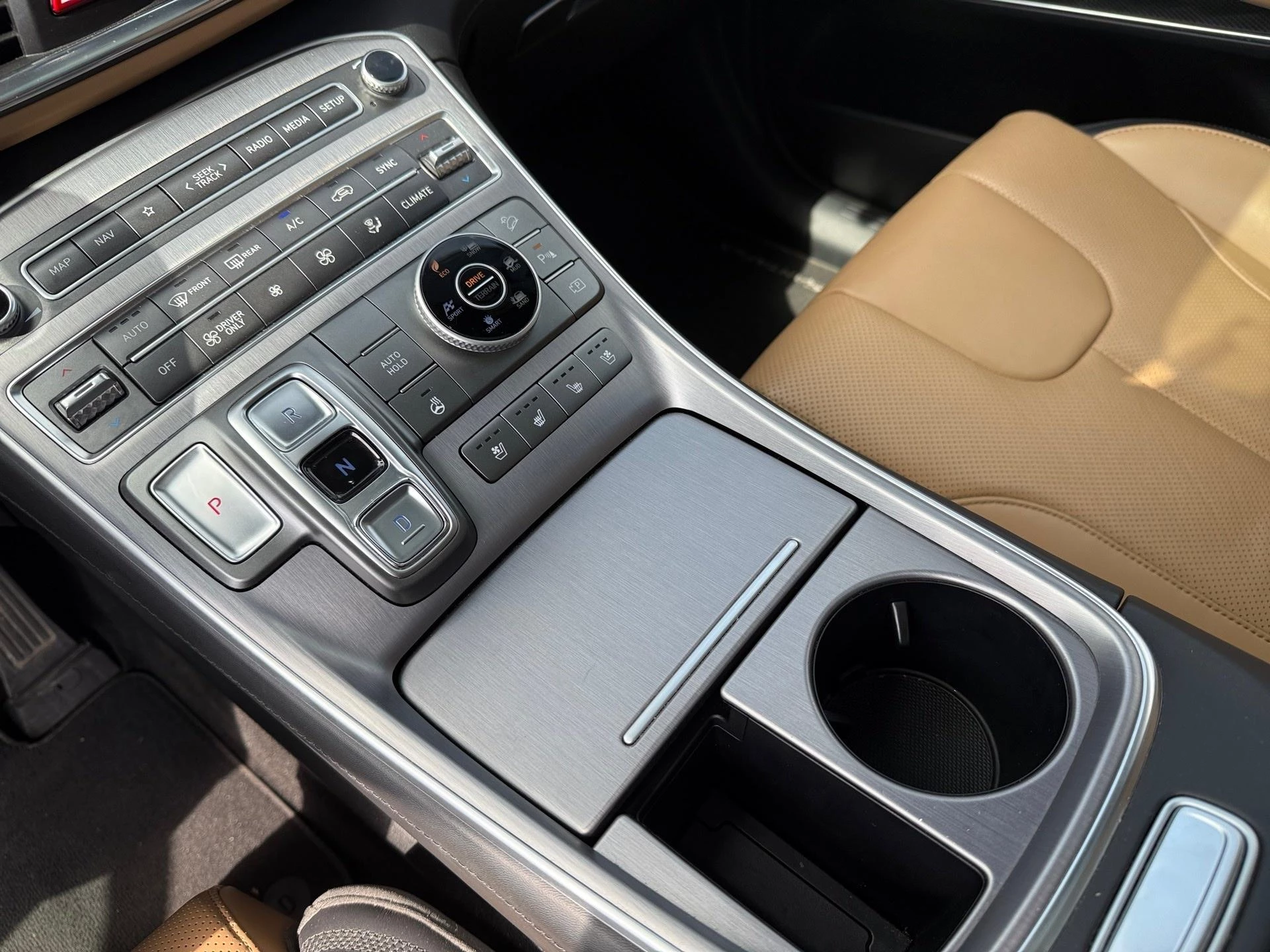 Hyundai-Santa Fe-image-16