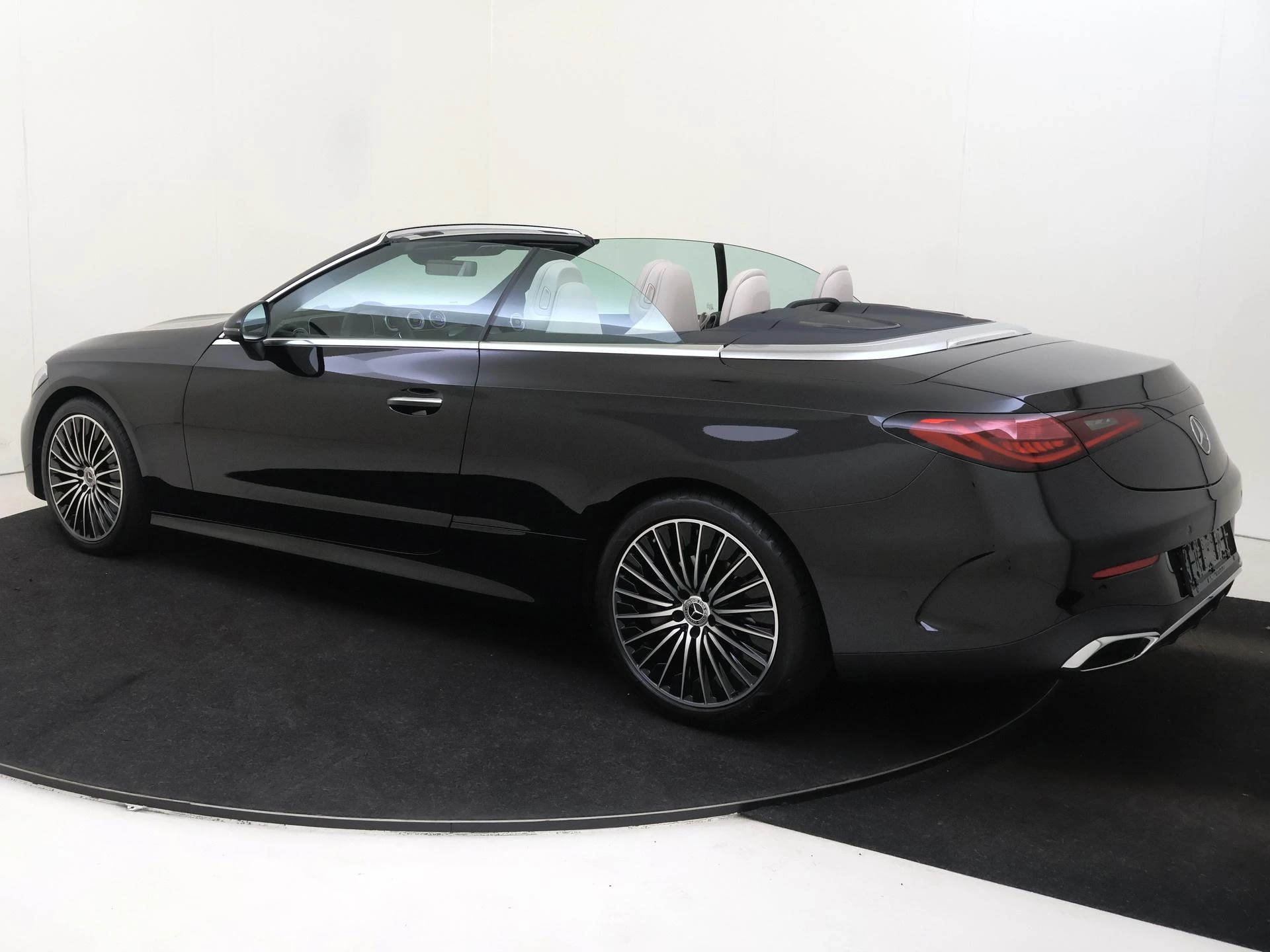 Mercedes-Benz-CLE-image-2