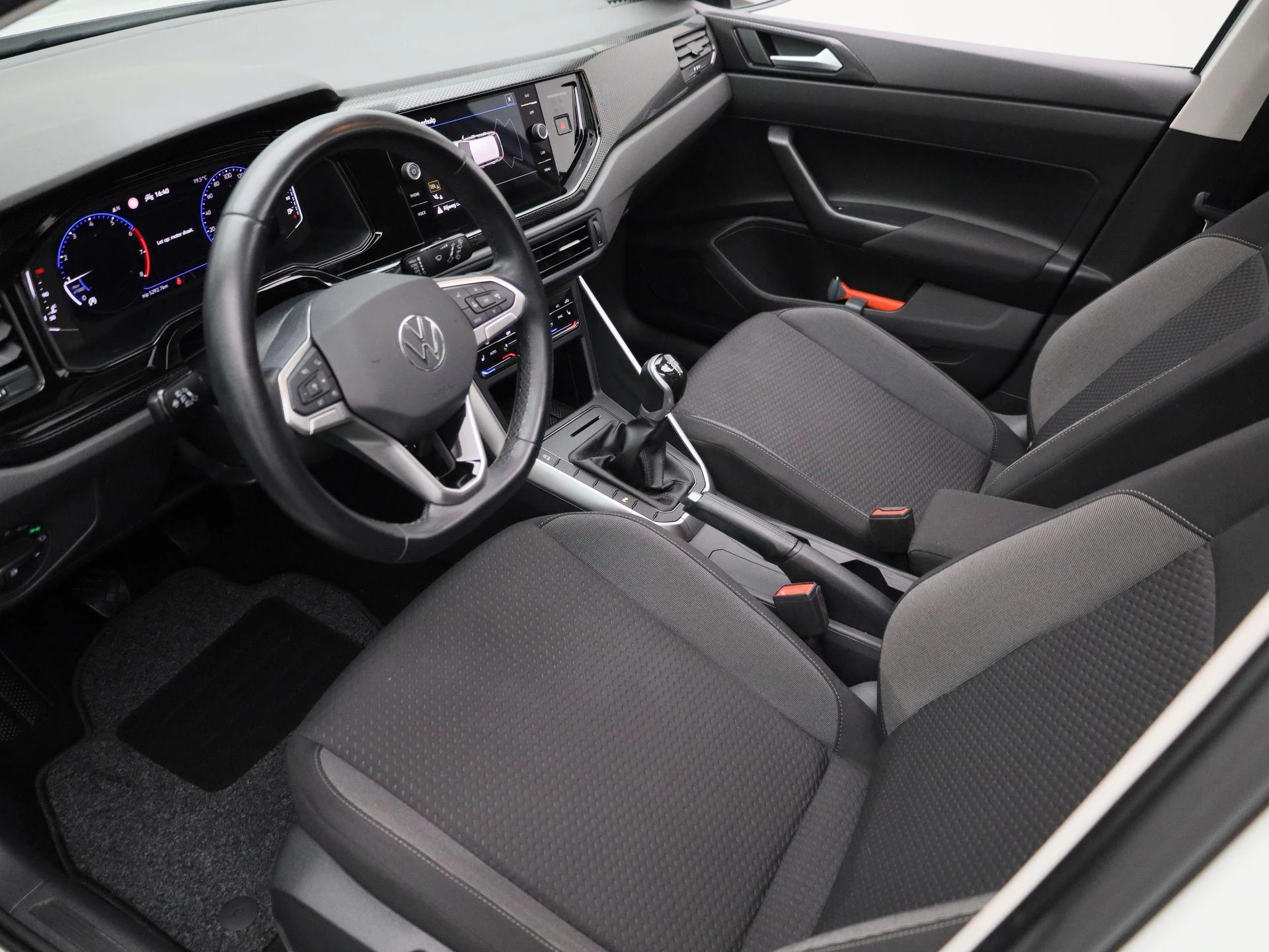 Volkswagen-Polo-image-14