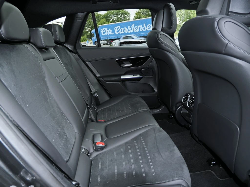 Mercedes-Benz-GLC 220 d-image-14