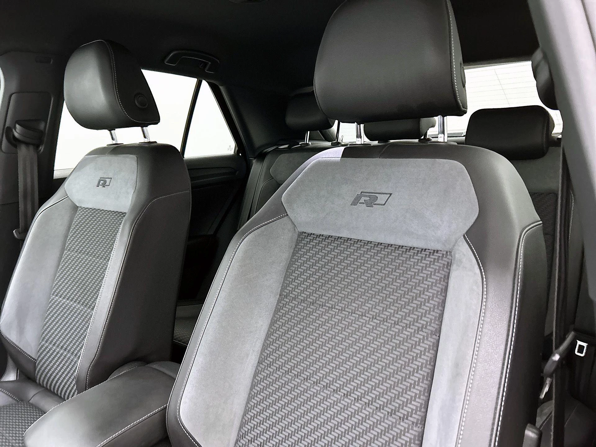 Volkswagen-T-Roc-image-10