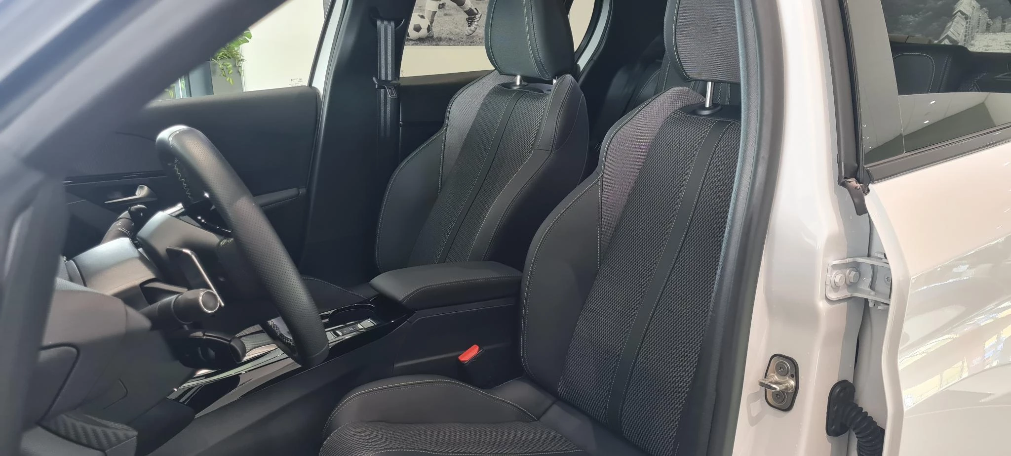Peugeot 208 Hybrid 100 e-DCS6 GT