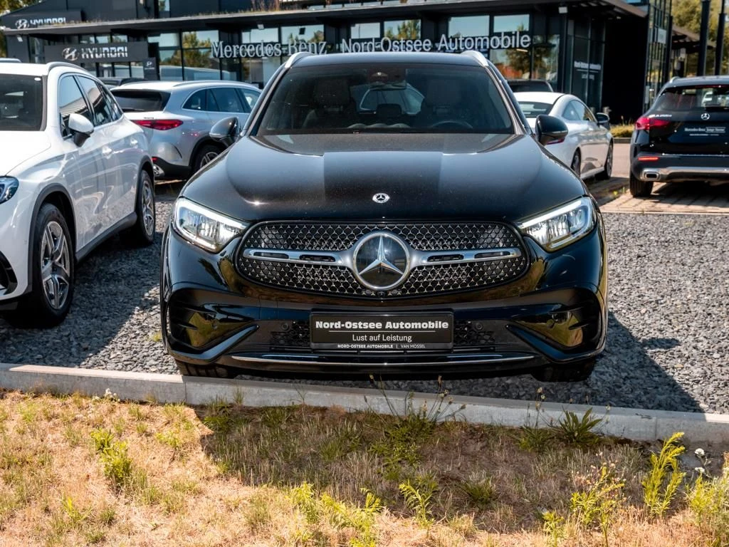 Mercedes-Benz-GLC 300 d-image-3