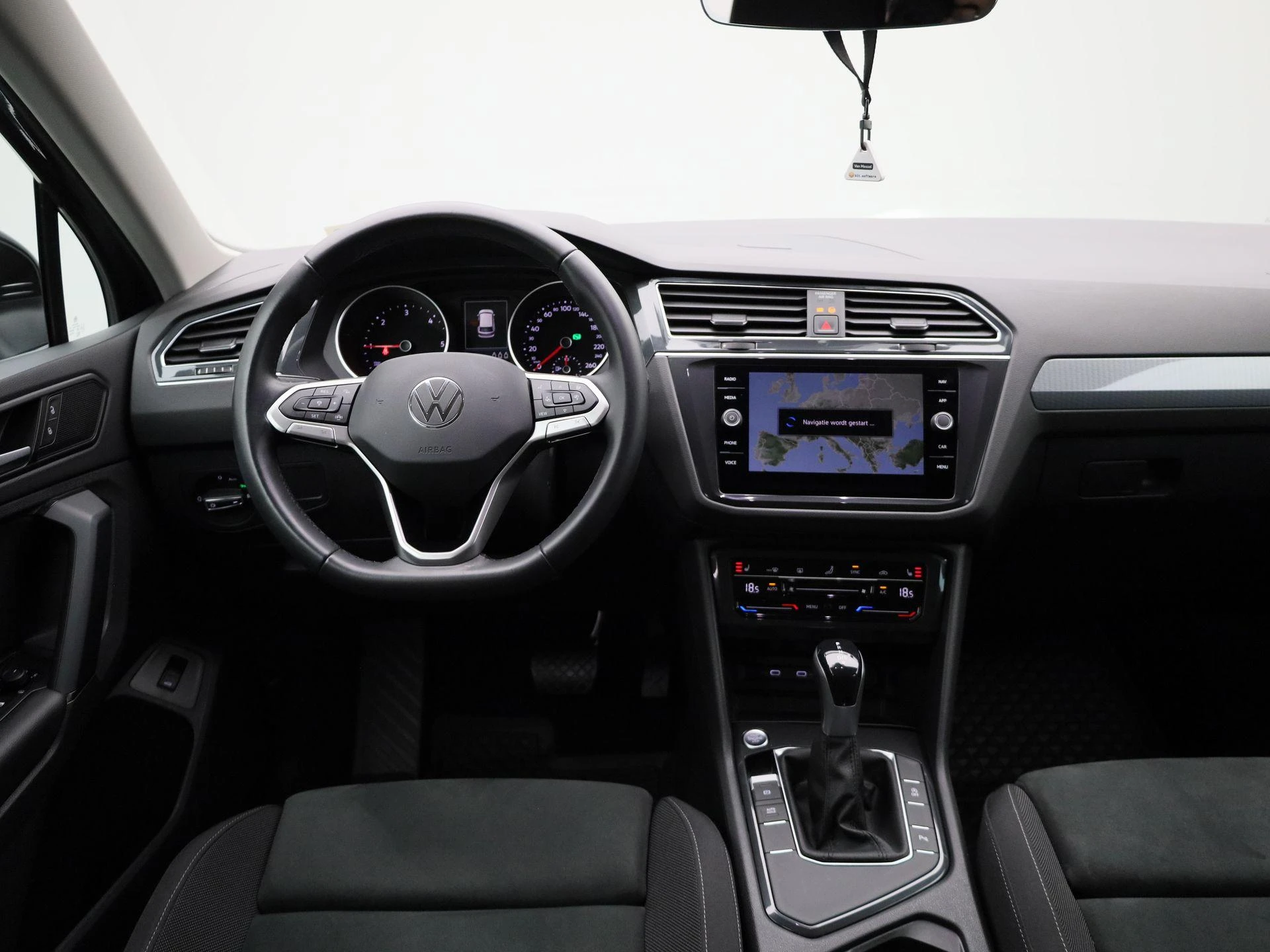 Volkswagen-Tiguan-image-6