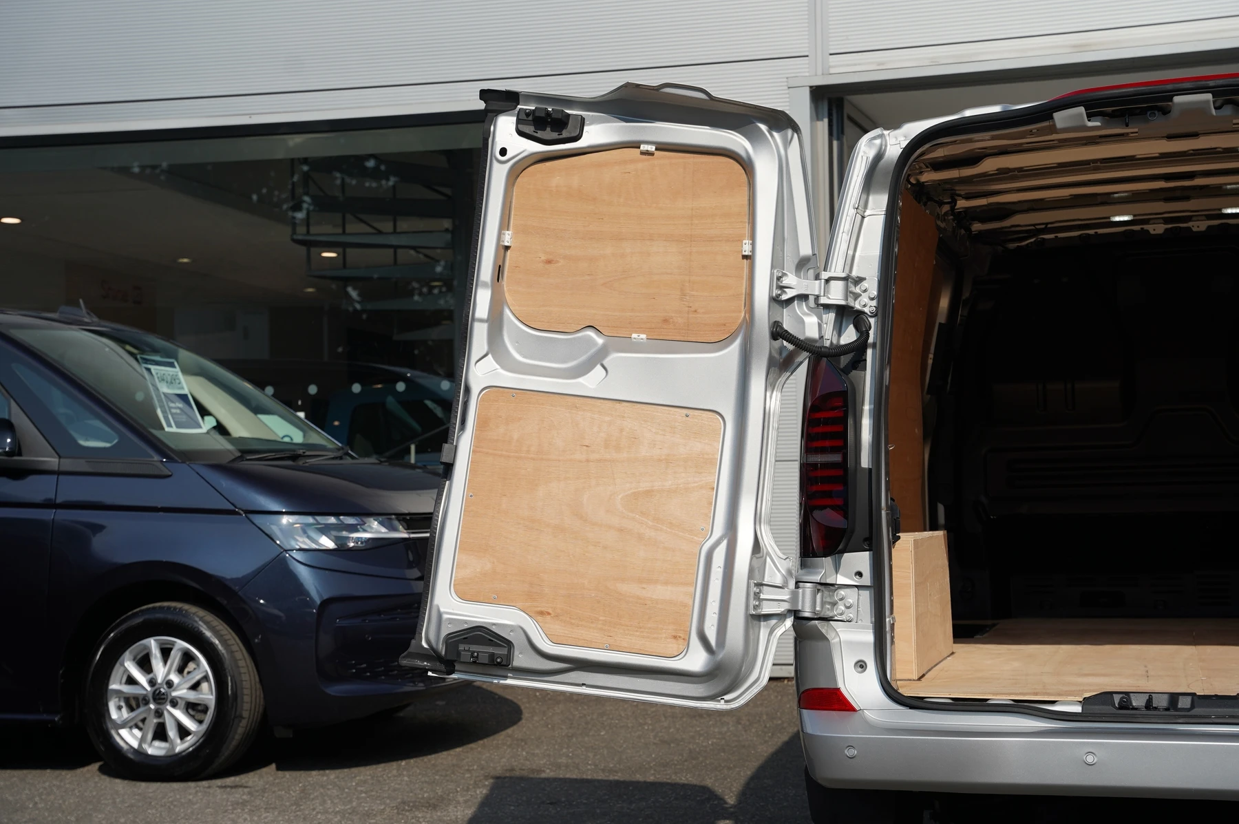 Volkswagen-Transporter-image-27