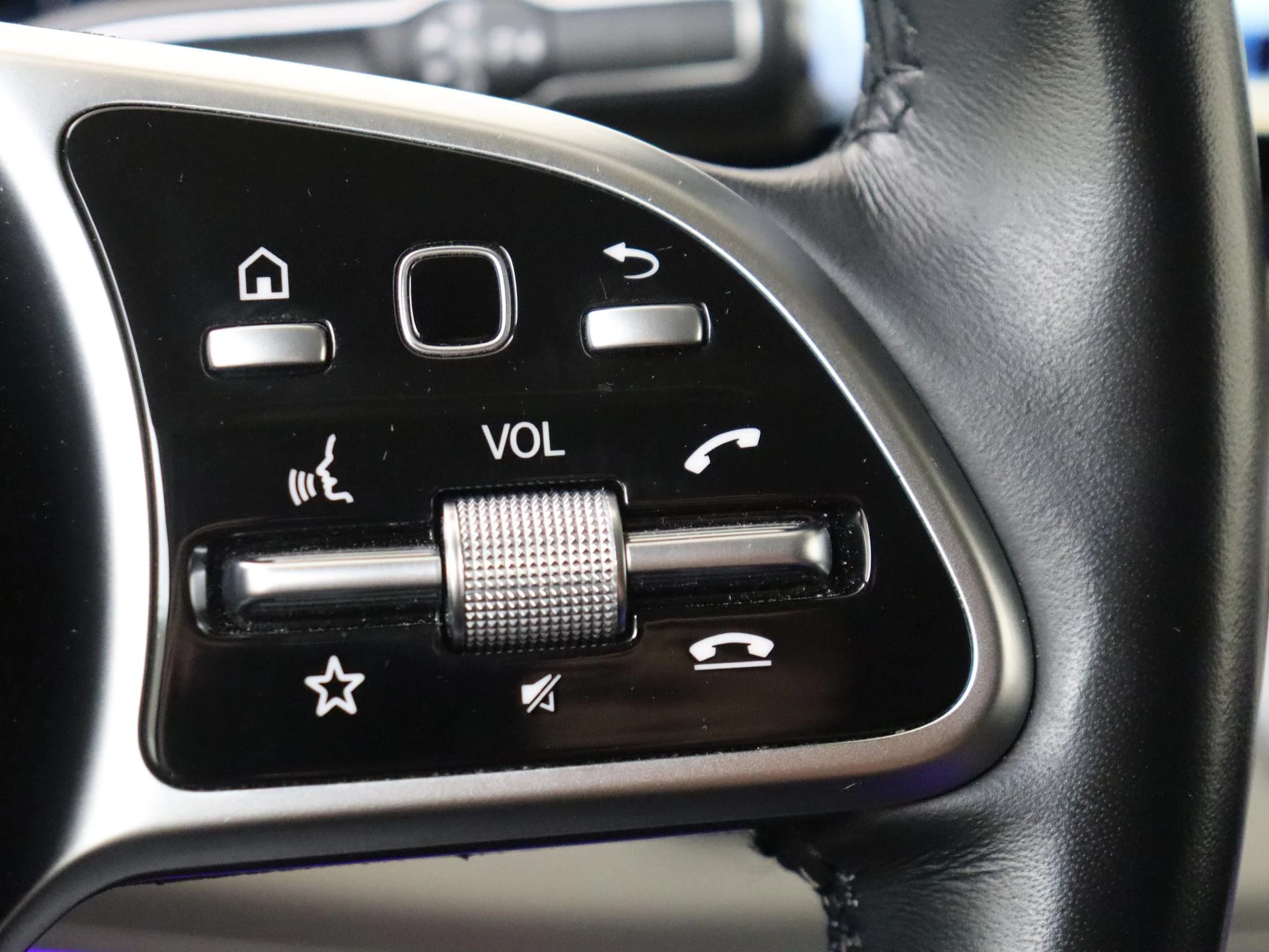 Mercedes-Benz-GLE-image-13