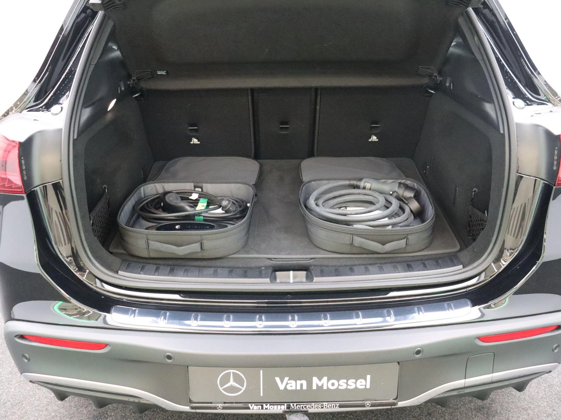 Mercedes-Benz EQA 250+ Star Edition + PANO DAK + BURMESTER + TREKHAAK + HEAD UP +