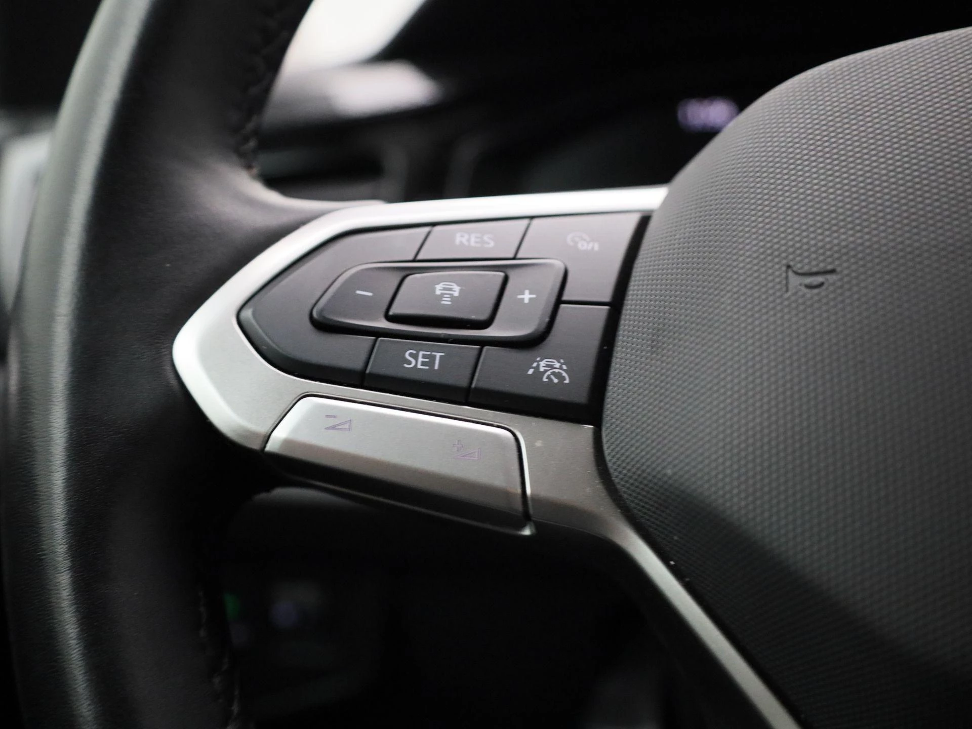 Volkswagen-Polo-image-18