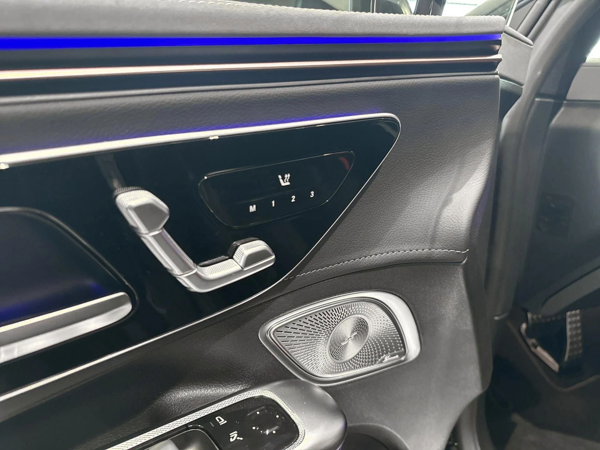 Mercedes-Benz-EQE-image-14