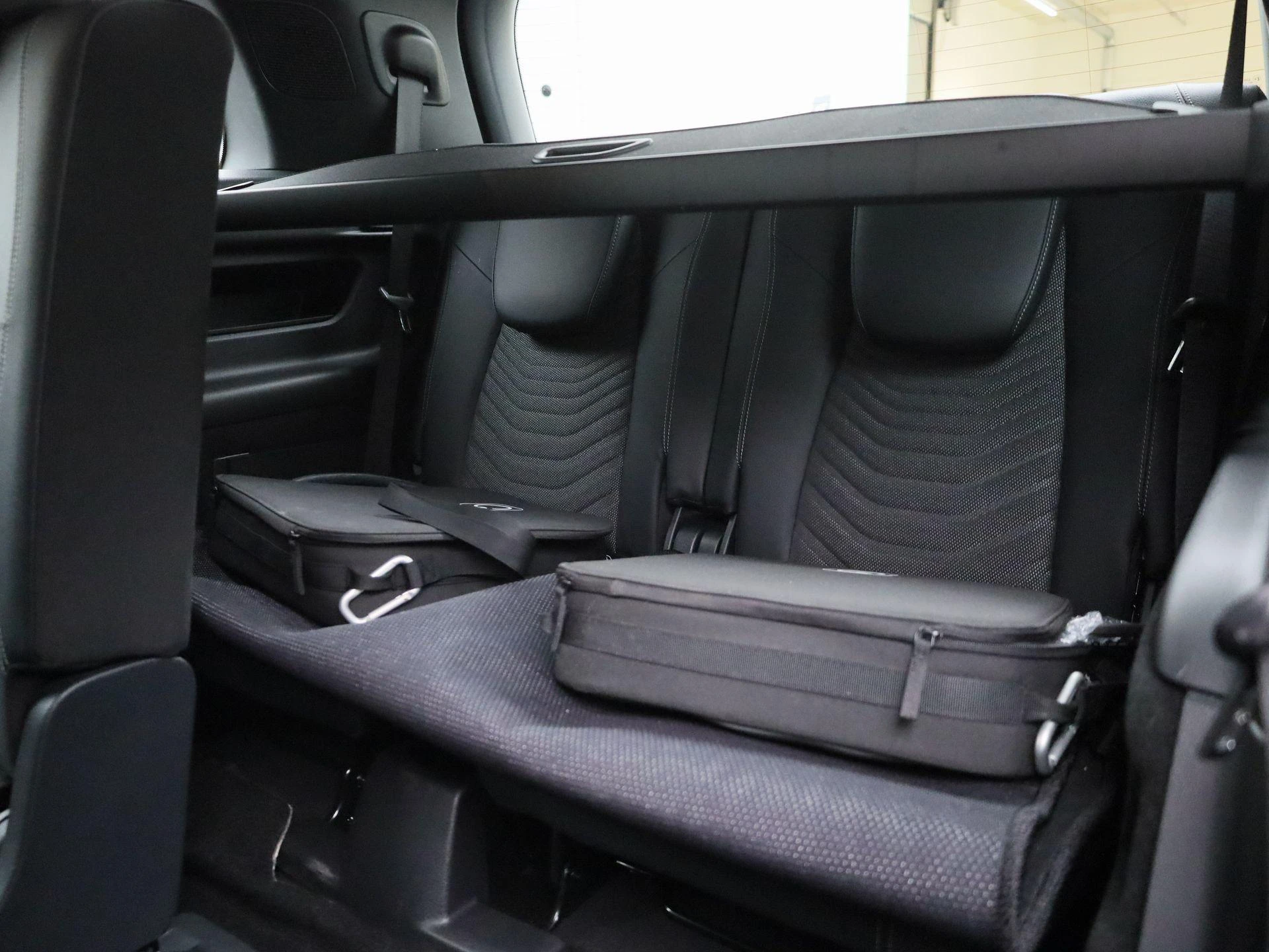 Mercedes-Benz-EQB-image-12