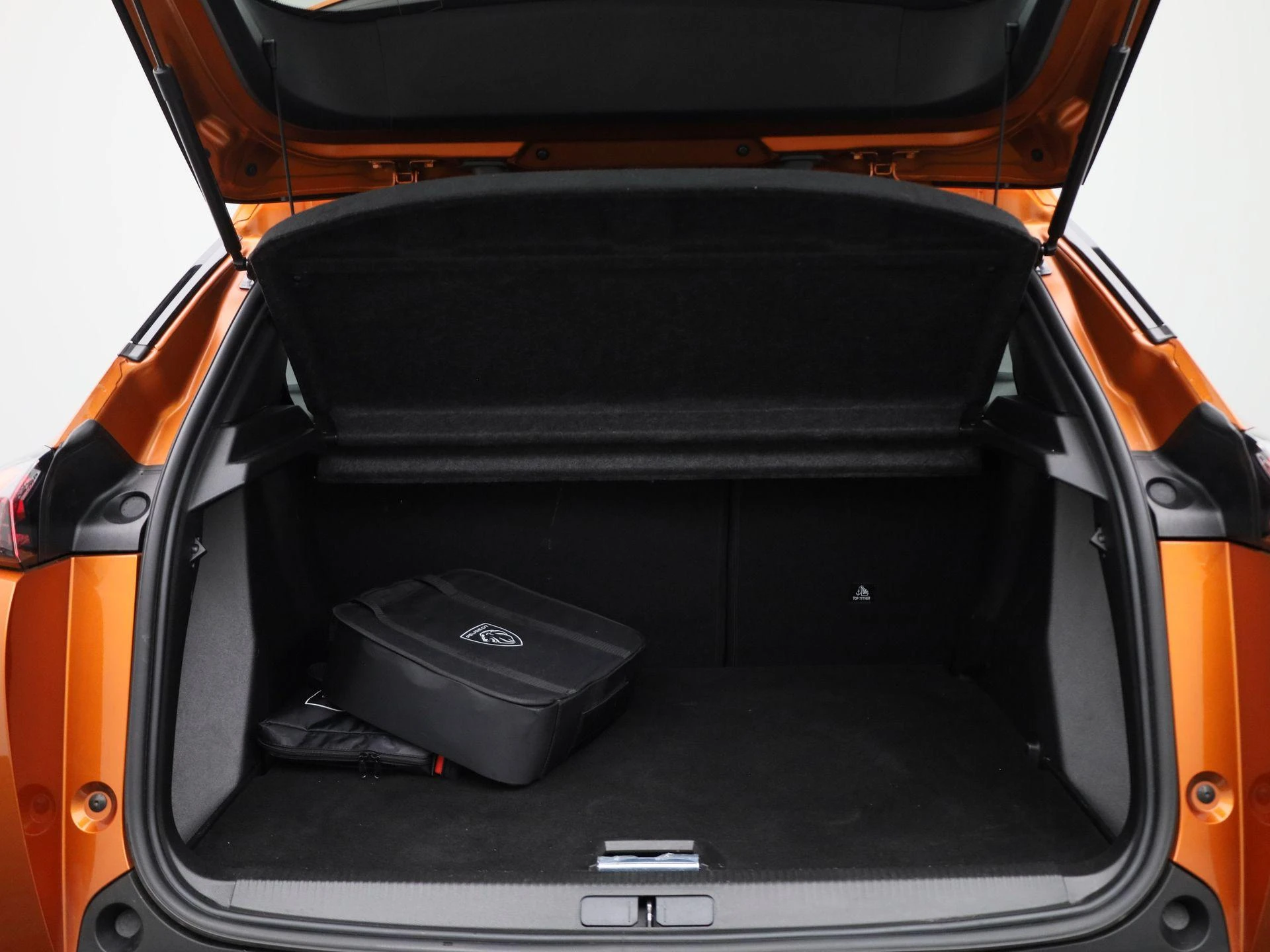Peugeot e-2008 - 14
