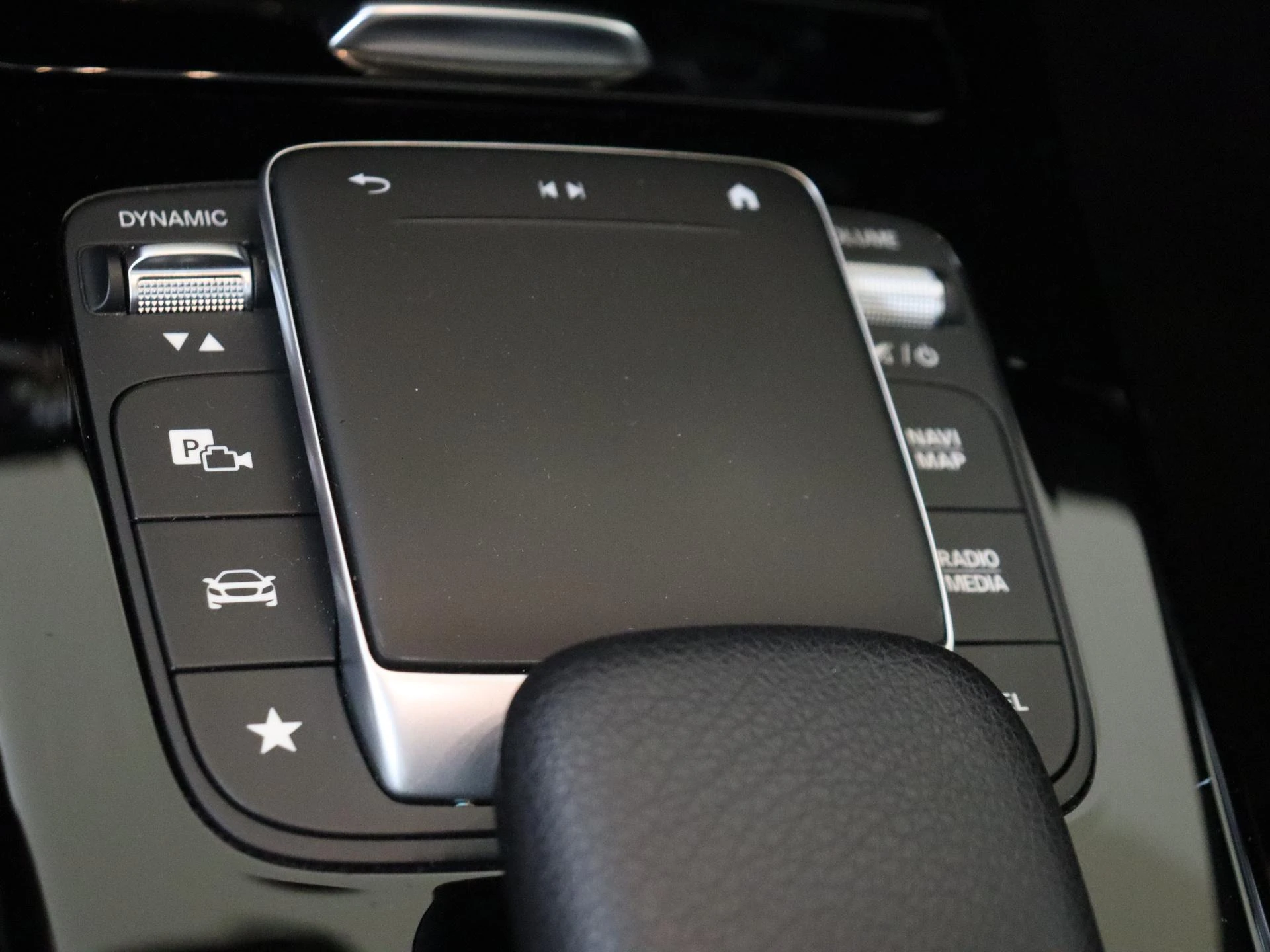 Mercedes-Benz-CLA-image-20