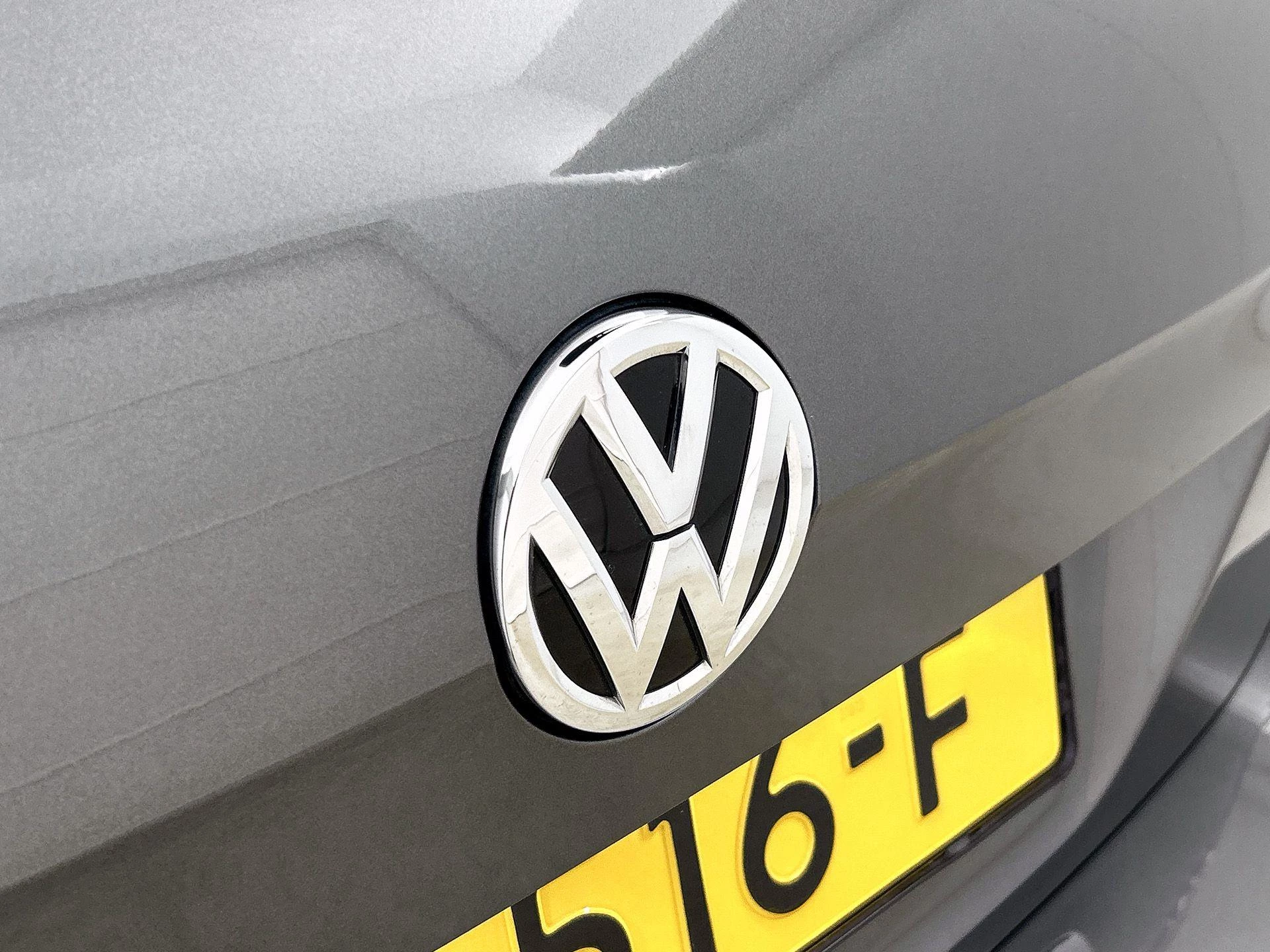 Volkswagen-Golf-image-24