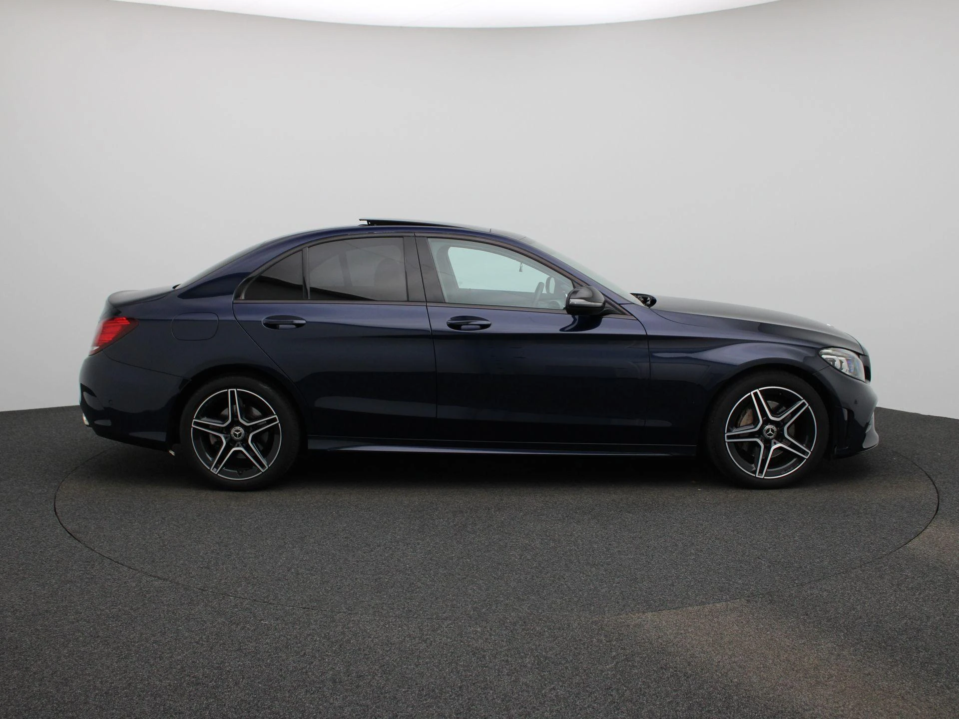 Mercedes-Benz-C-Klasse-image-5