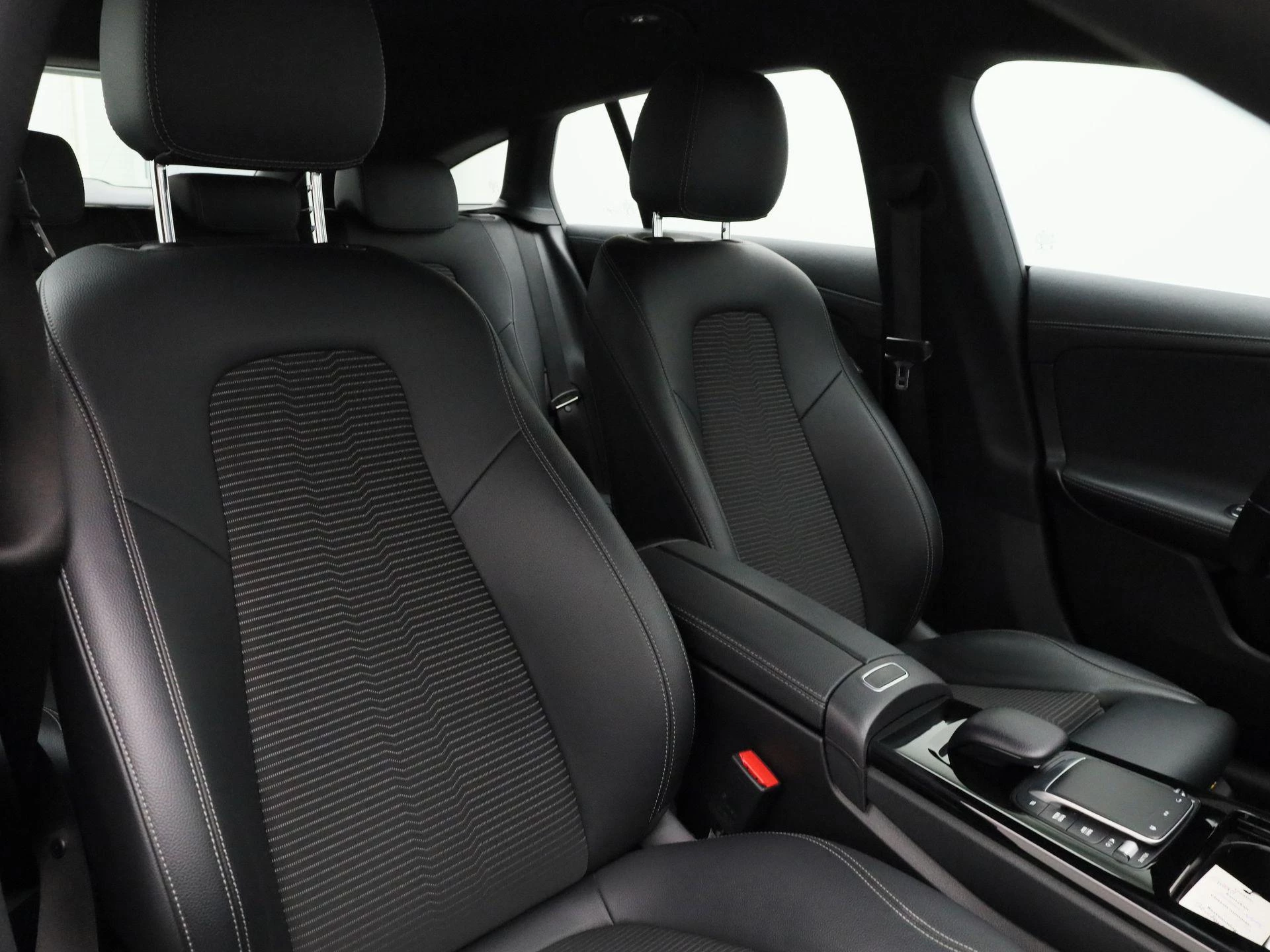 Mercedes-Benz-CLA-image-31