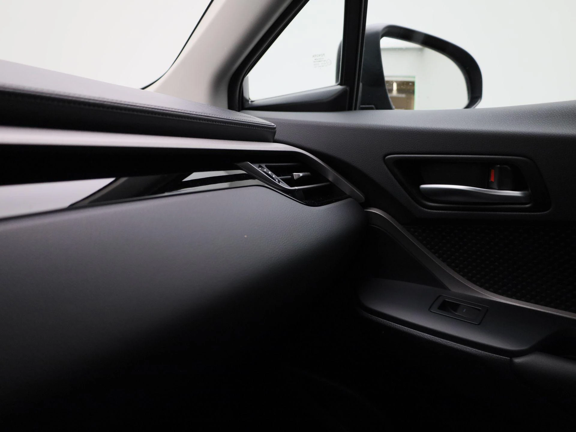 Toyota-C-HR-image-27