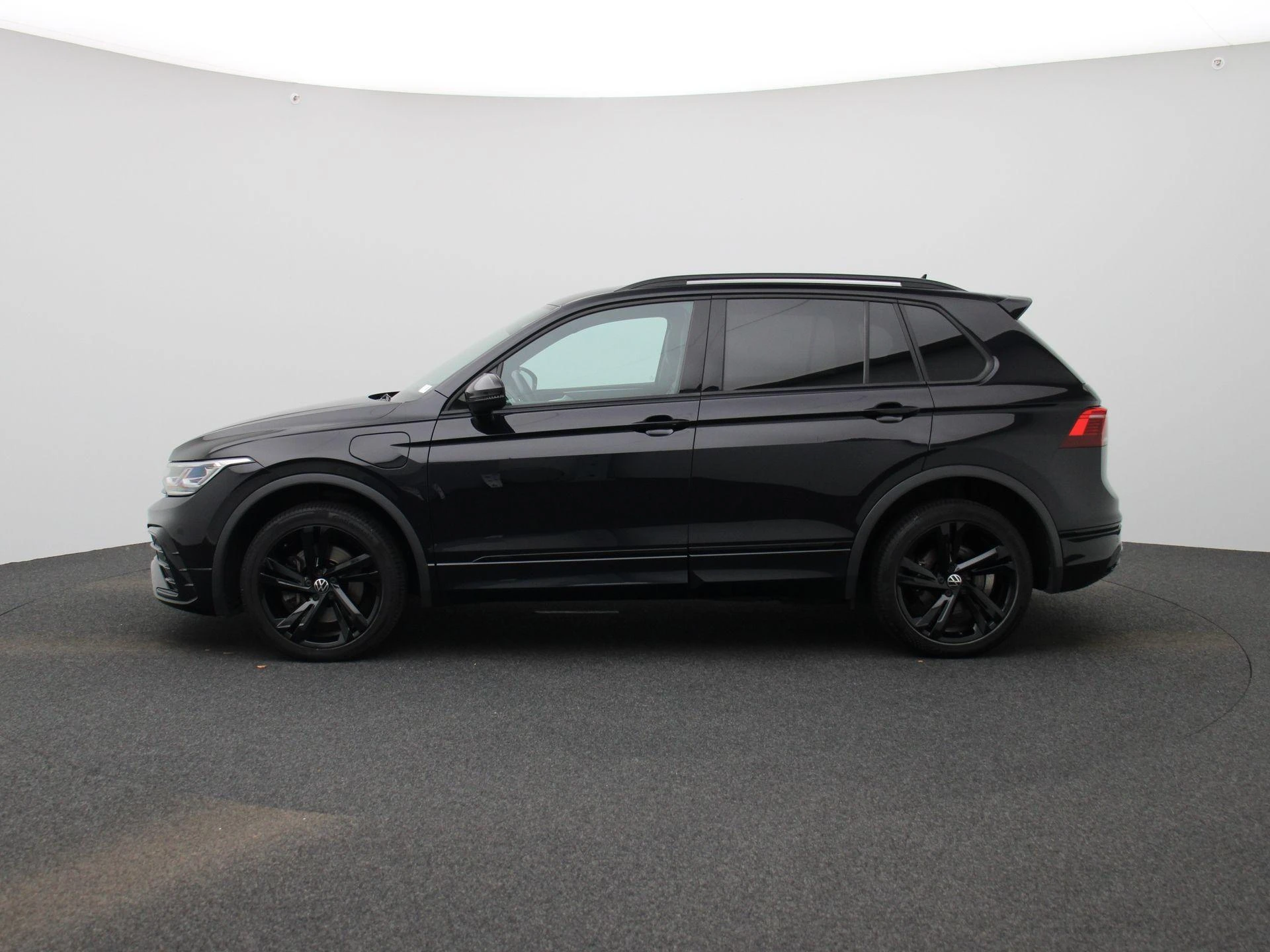 Volkswagen-Tiguan-image-3