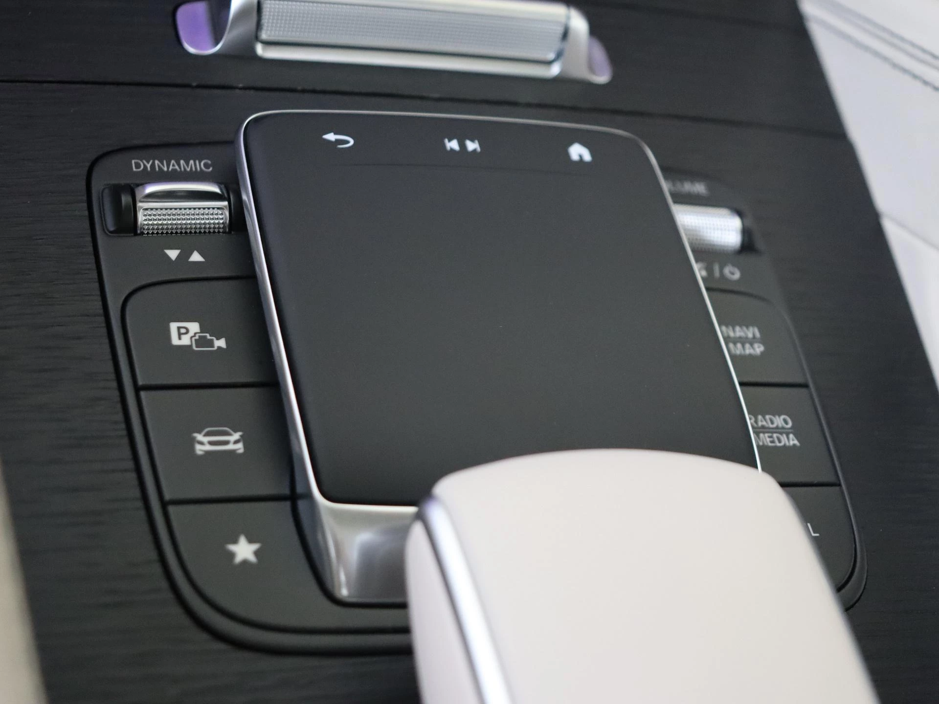 Mercedes-Benz-GLE-image-31