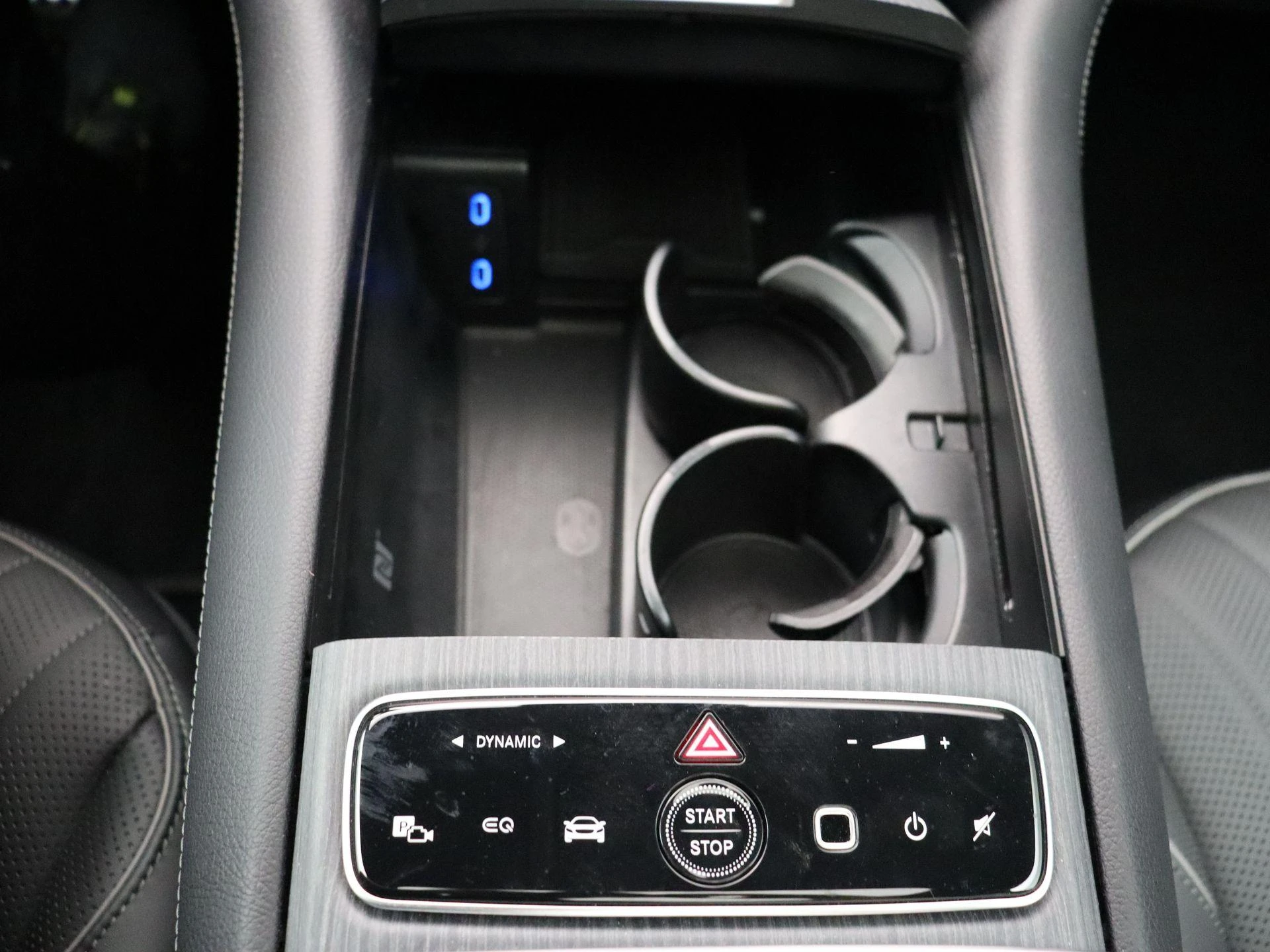 Mercedes-Benz-EQS-image-24