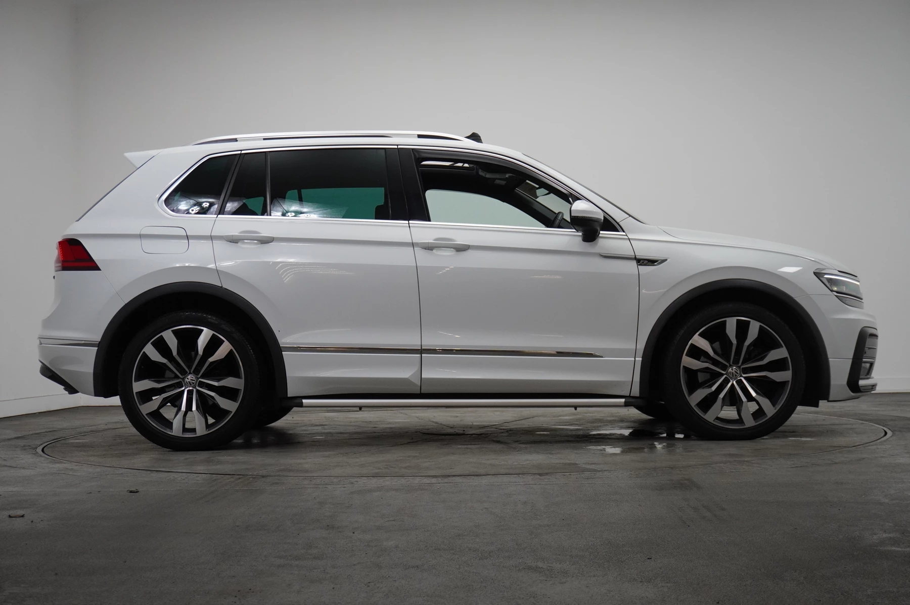 Volkswagen-Tiguan-image-3